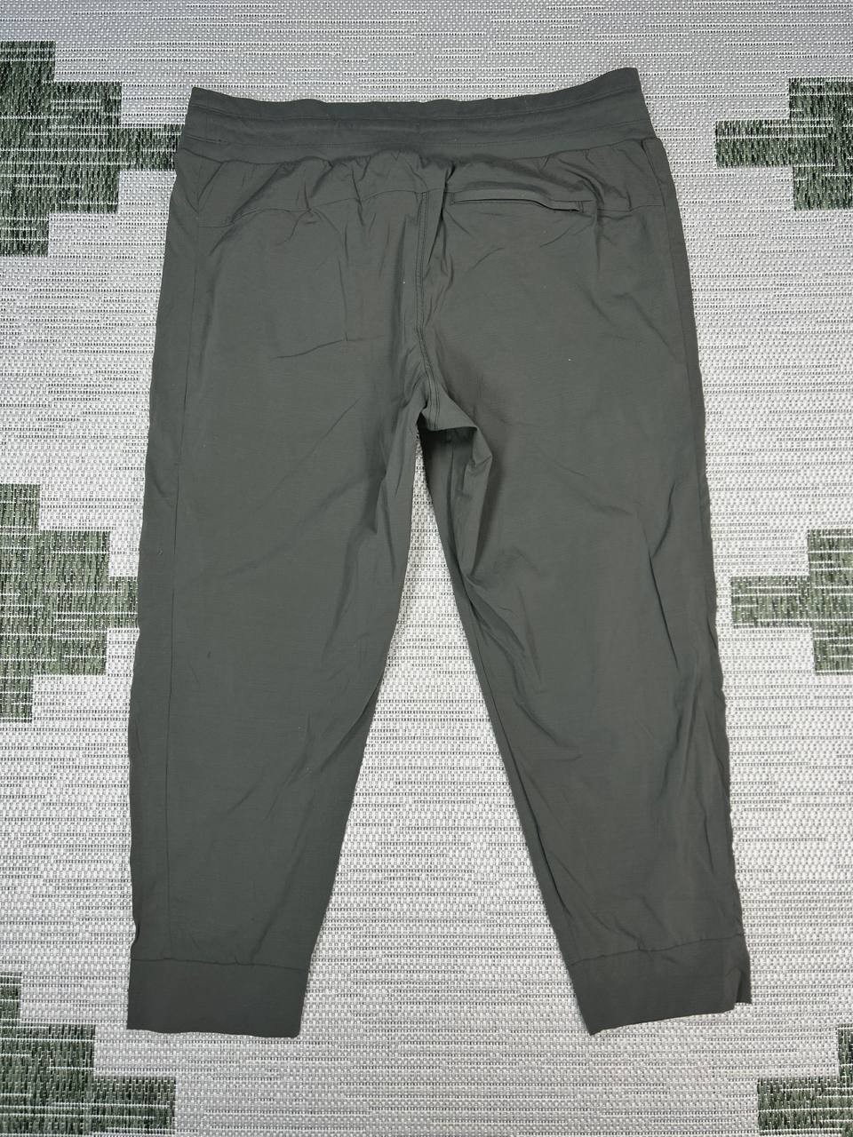 Athleta Trekkie North Legacy Jogger Pants Womens 18 Green Abrasion Resistant