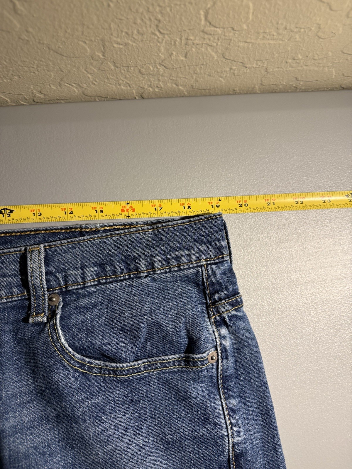 Levi’s 569 Loose Straight 38×30 (38×28) Medium Wash Denim Jeans