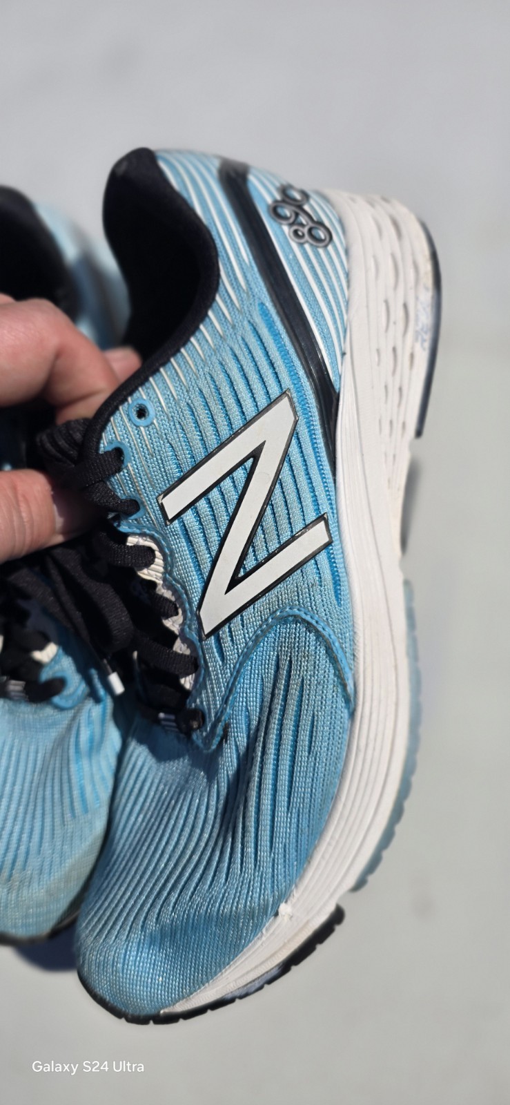 New Balance 890