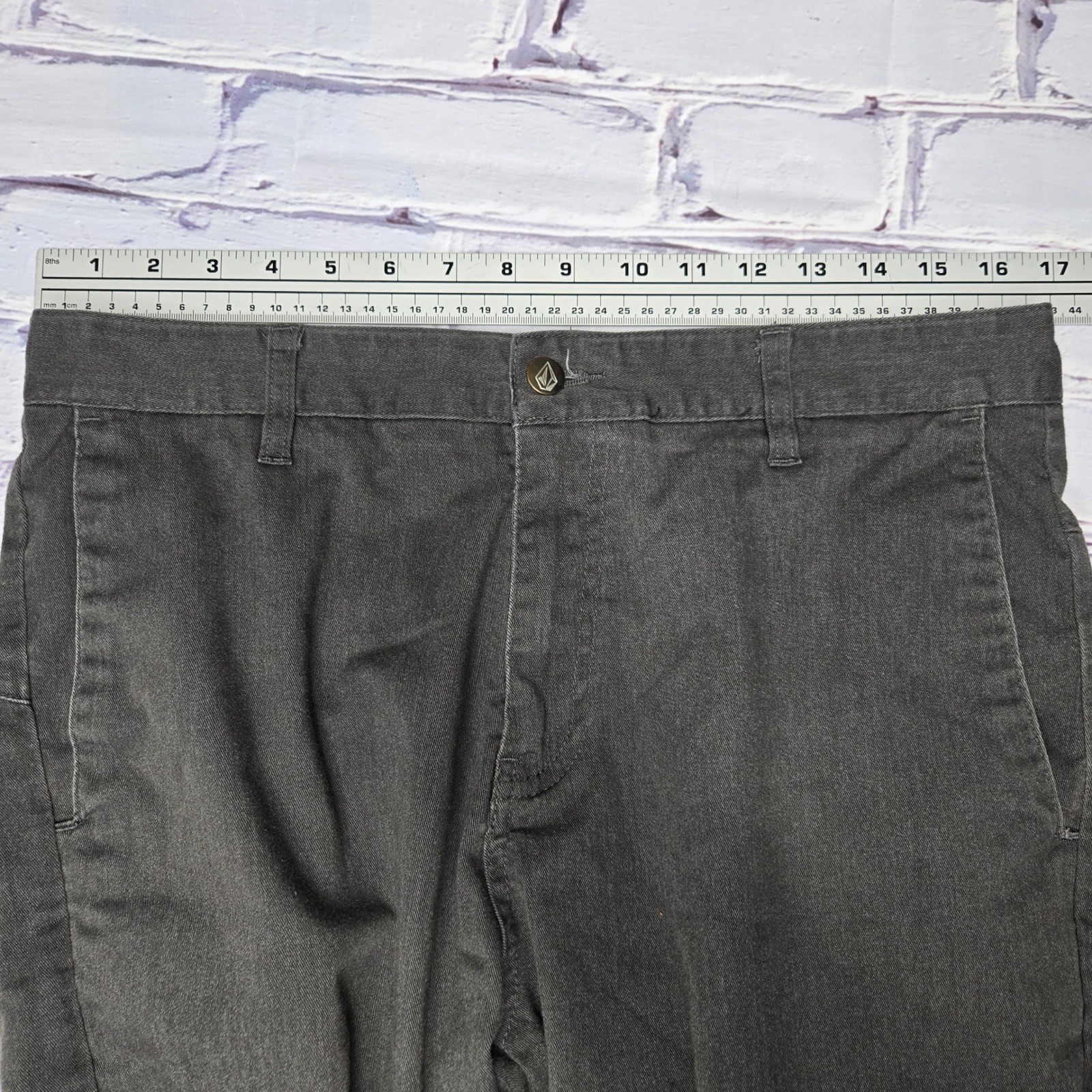 Volcom Mens Corpo Class Chino Shorts Charcoal Gray Size 32 Stretch Skateboard
