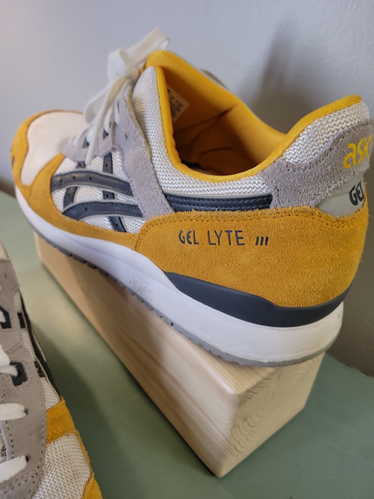 ASICS Gel Lyte III 3 OG Sunflower Premium Sneakers Mens Size 11