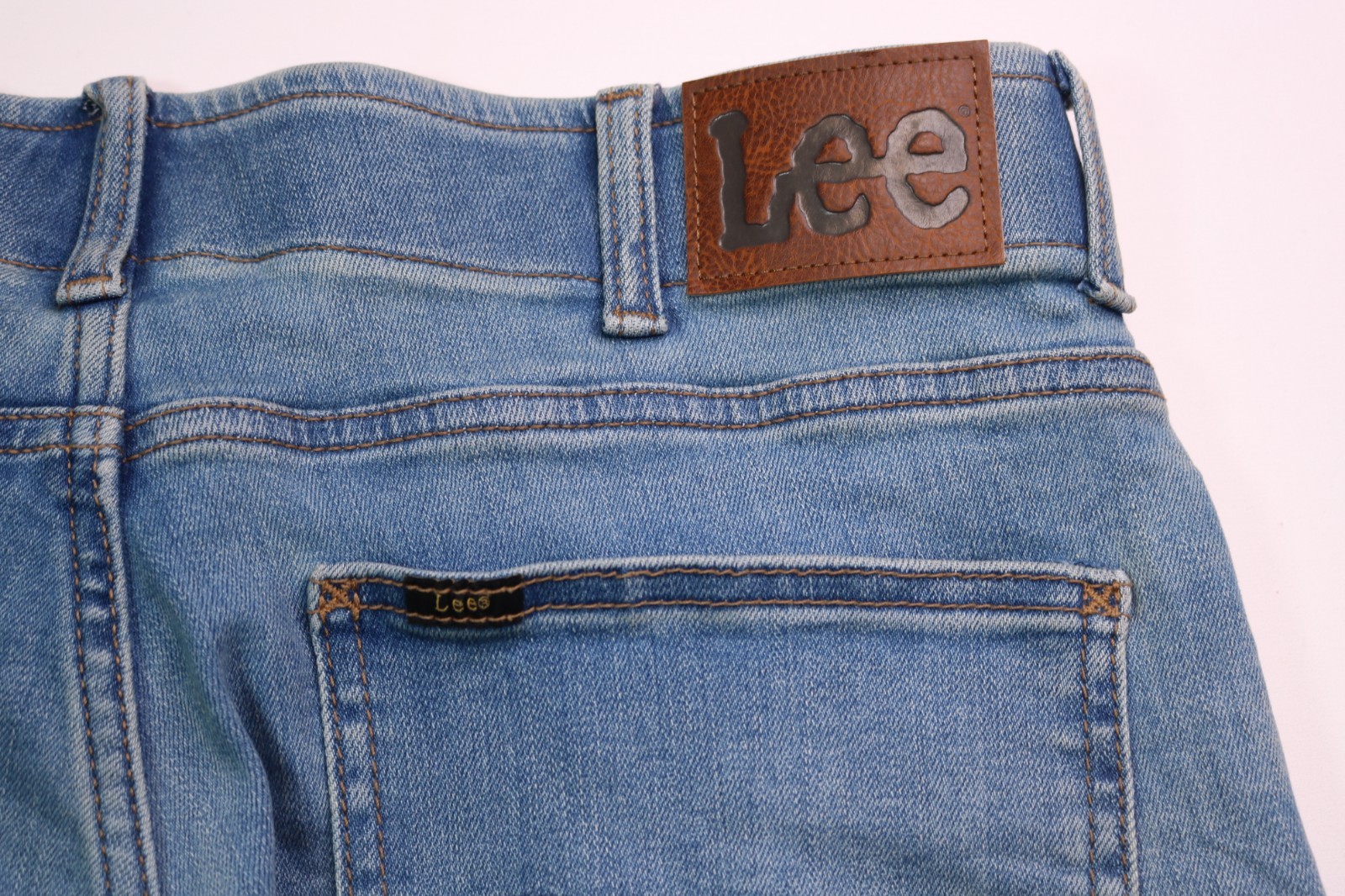 Lee Extreme Motion Straight Taper Men’s Jeans – Size 34Wx35L – Color Blue