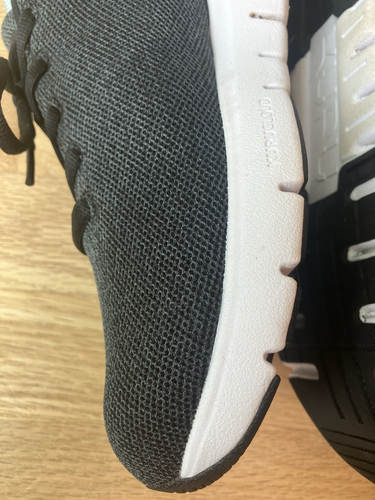 Kuru Flex Via Women’s 8 Wide Sneaker Jet Black White Mesh Lace Up Shoe Running