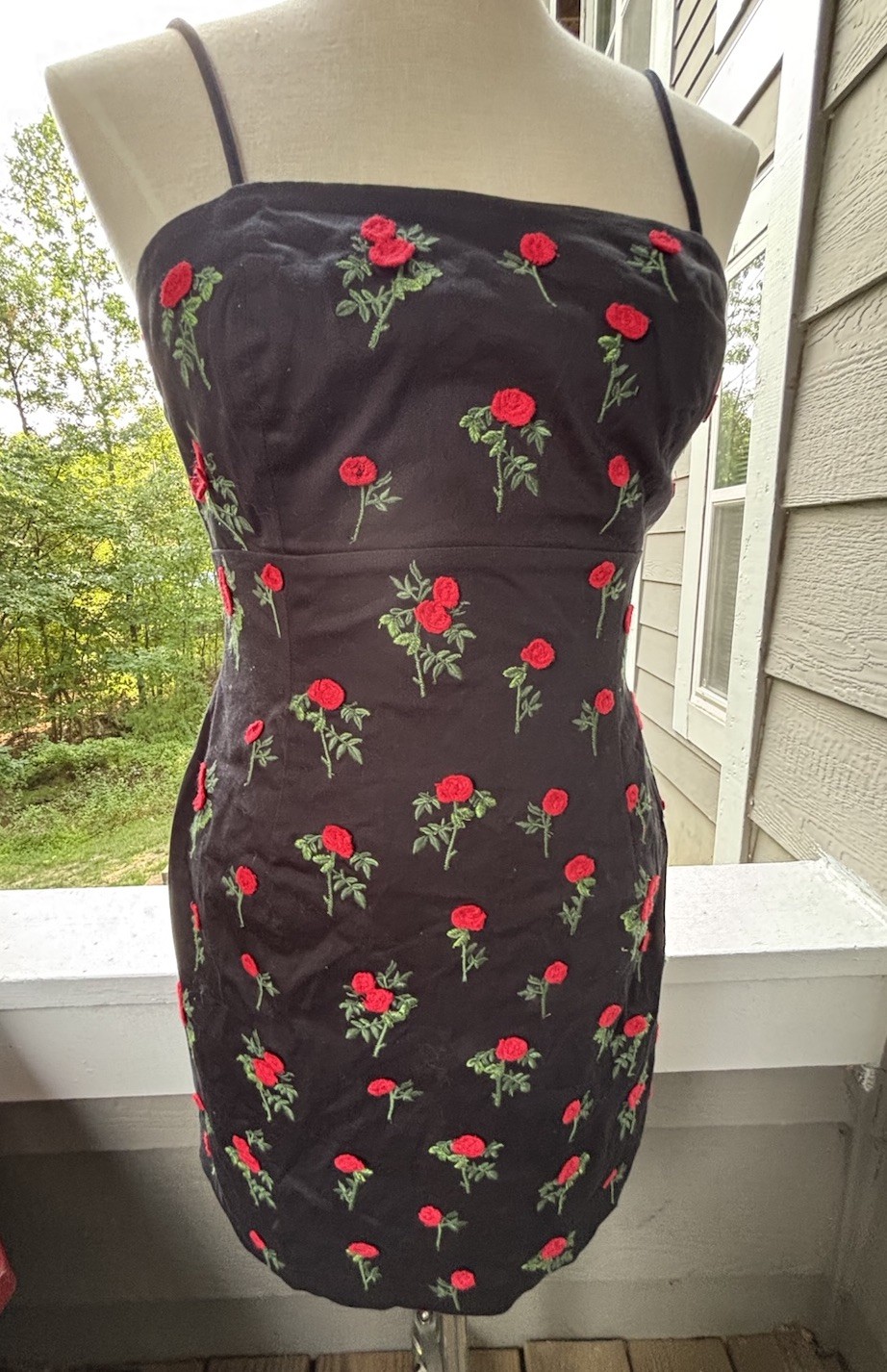 NWT Maeve embroidered 3D Rose Black Dress Size 6 Zipper Back