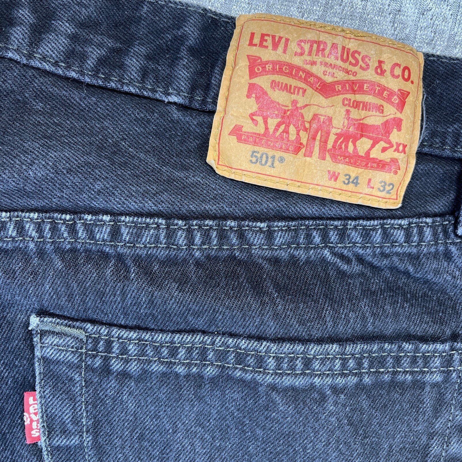 Levi’s 501 Black Men’s pants (34×32) straight Leg Button Fly Denim Jeans dark ￼