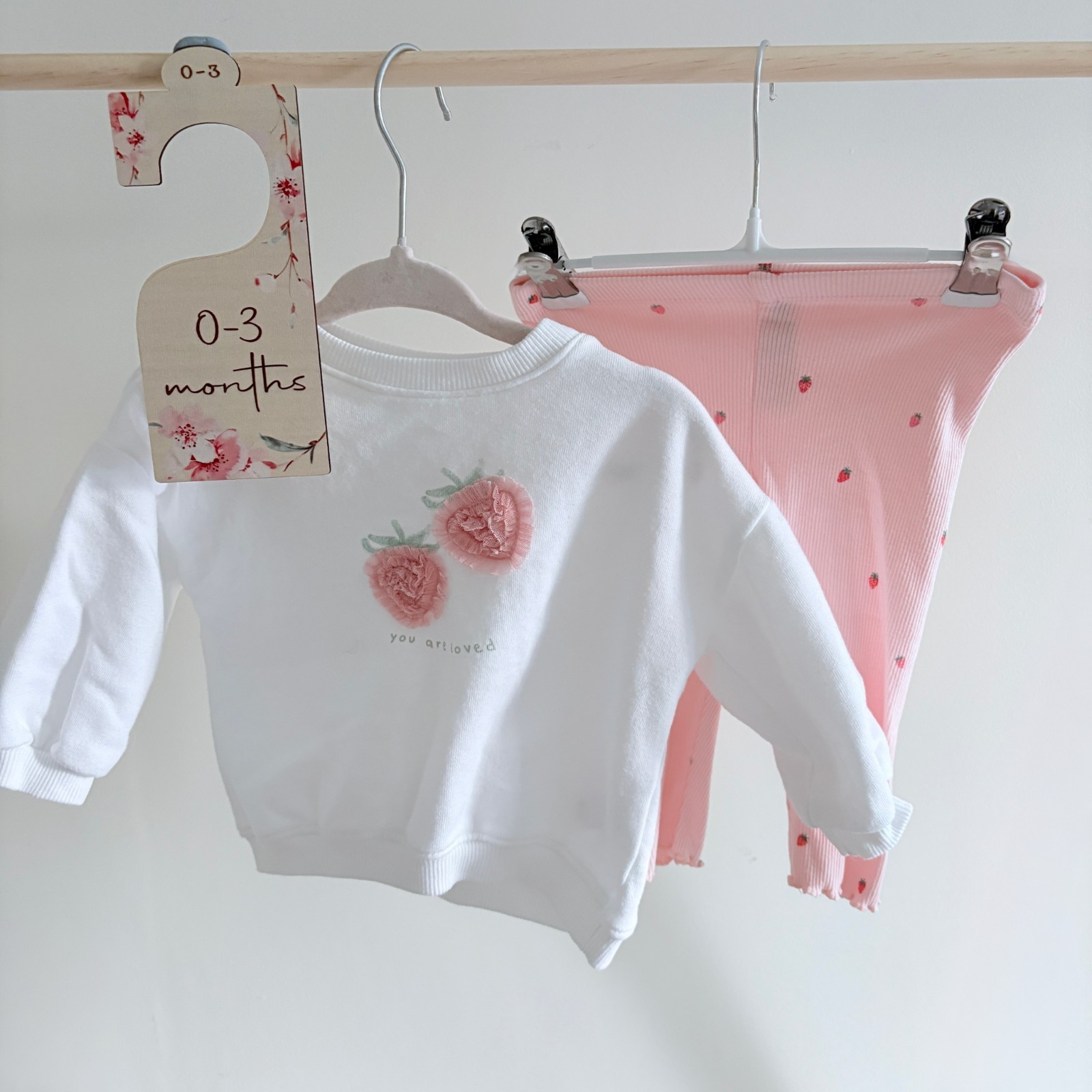 Baby Girls F&F 0-3 Months Strawberry White Sweatshirt & Pink Leggings Outfit