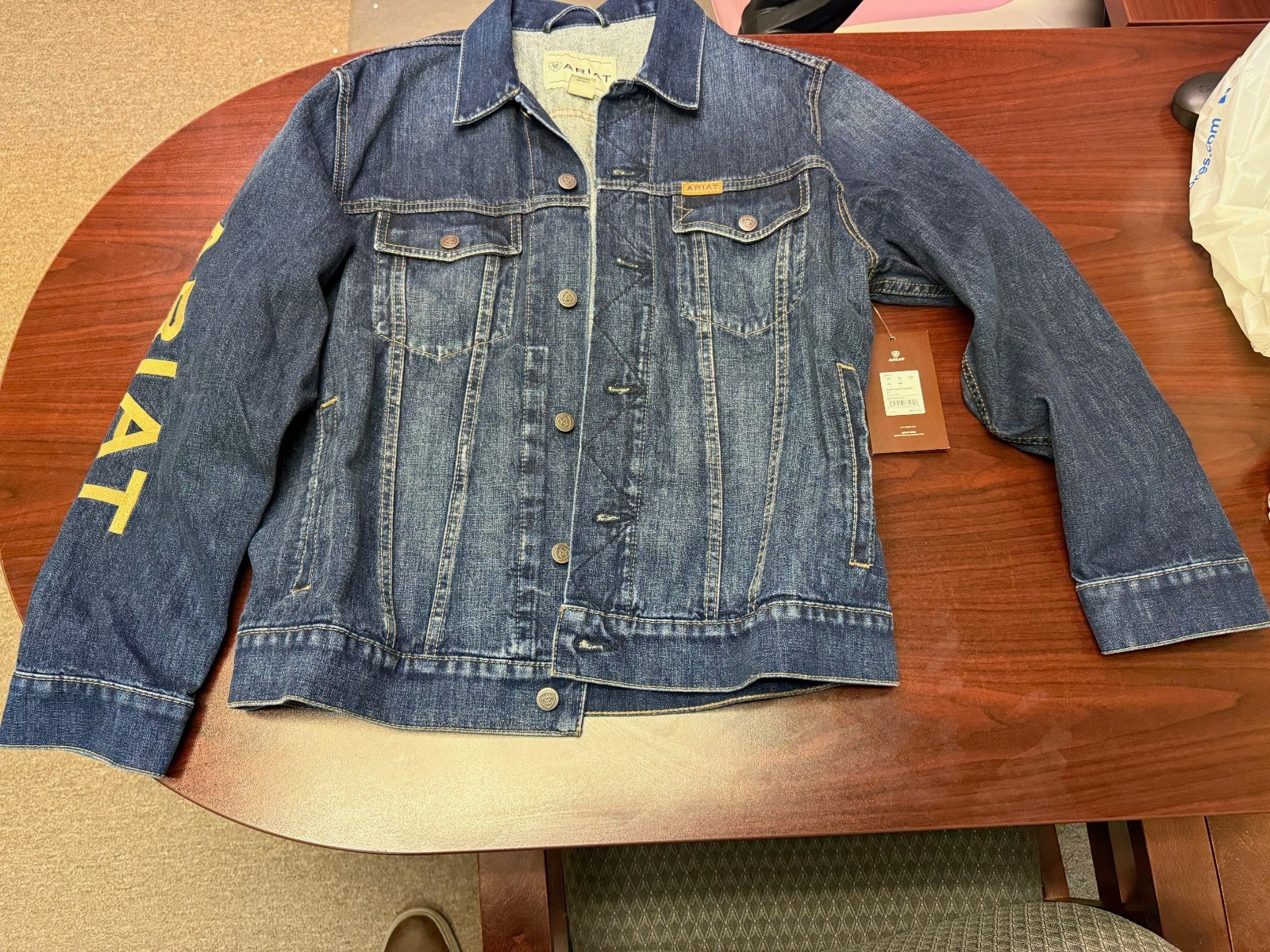 NWT – Ariat Large L Denim Team Trucker Jacket Blue Jean Classic Western Wear