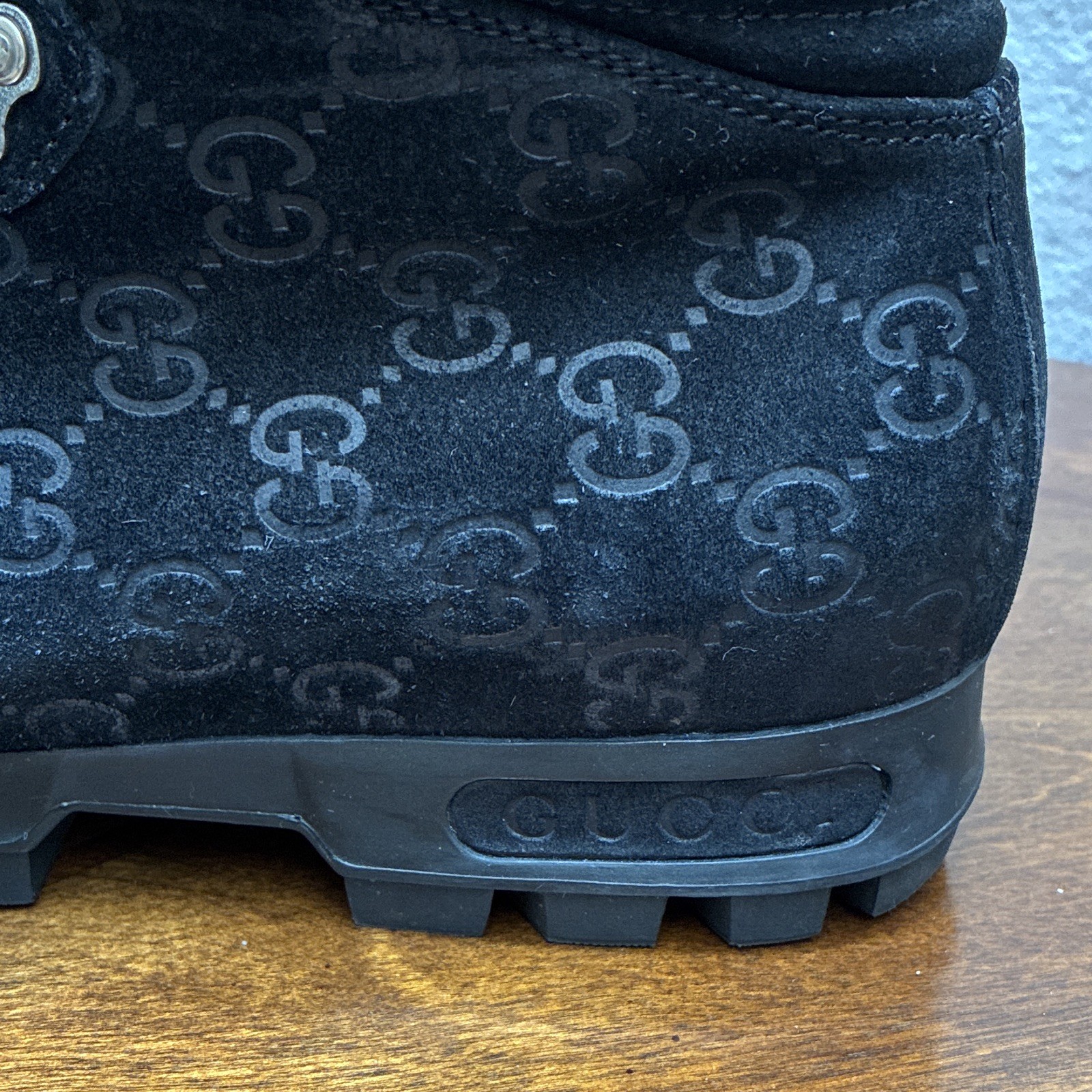 Gucci Men’s Black Suede Ankle Hiker Boots Lined Lace-Up Logo Fur Trim