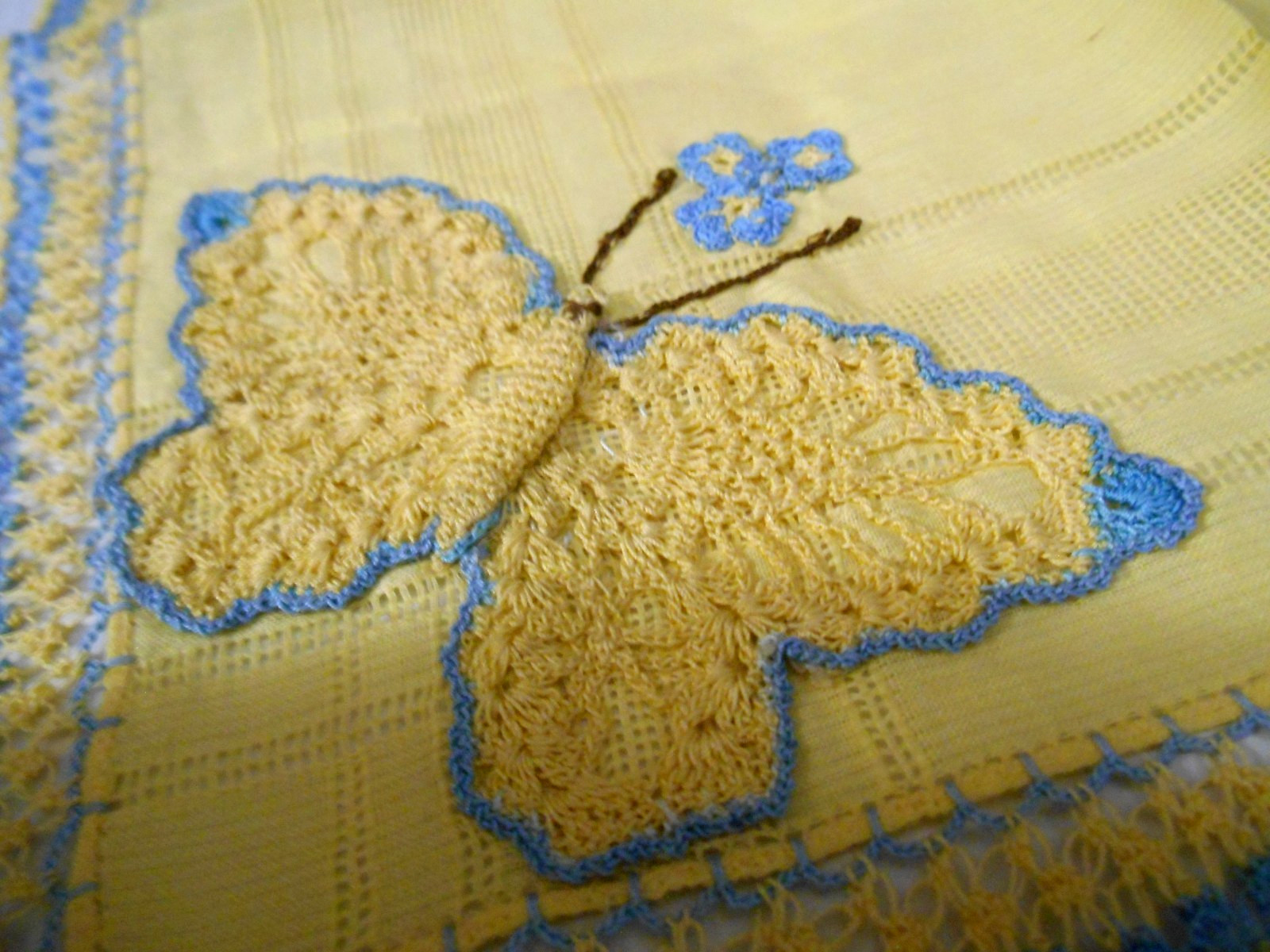 Vintage Handkerchief Hand Crocheted BUTTERFLY FORGET-ME-NOTS Tatted Edge UNUSED