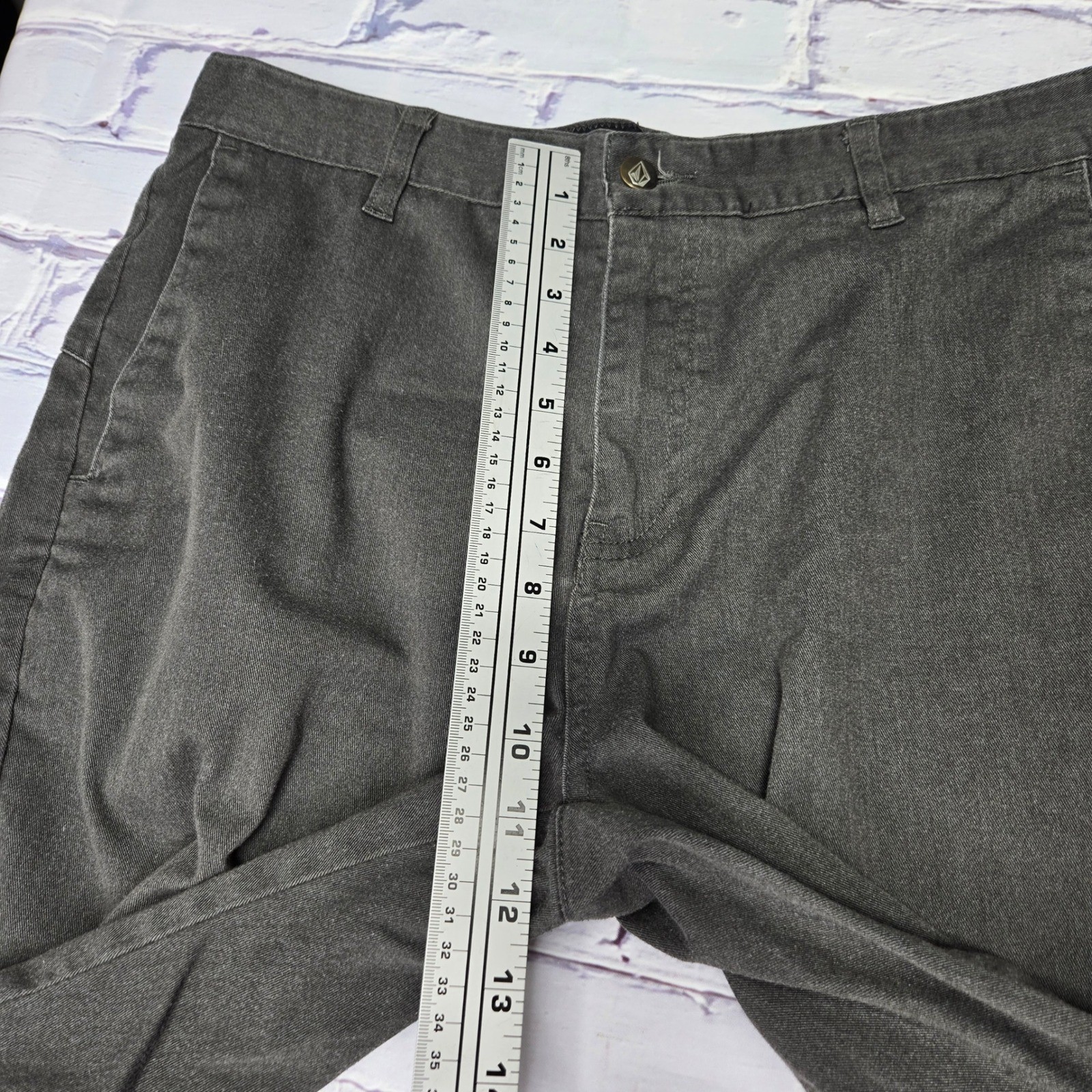 Volcom Mens Corpo Class Chino Shorts Charcoal Gray Size 32 Stretch Skateboard