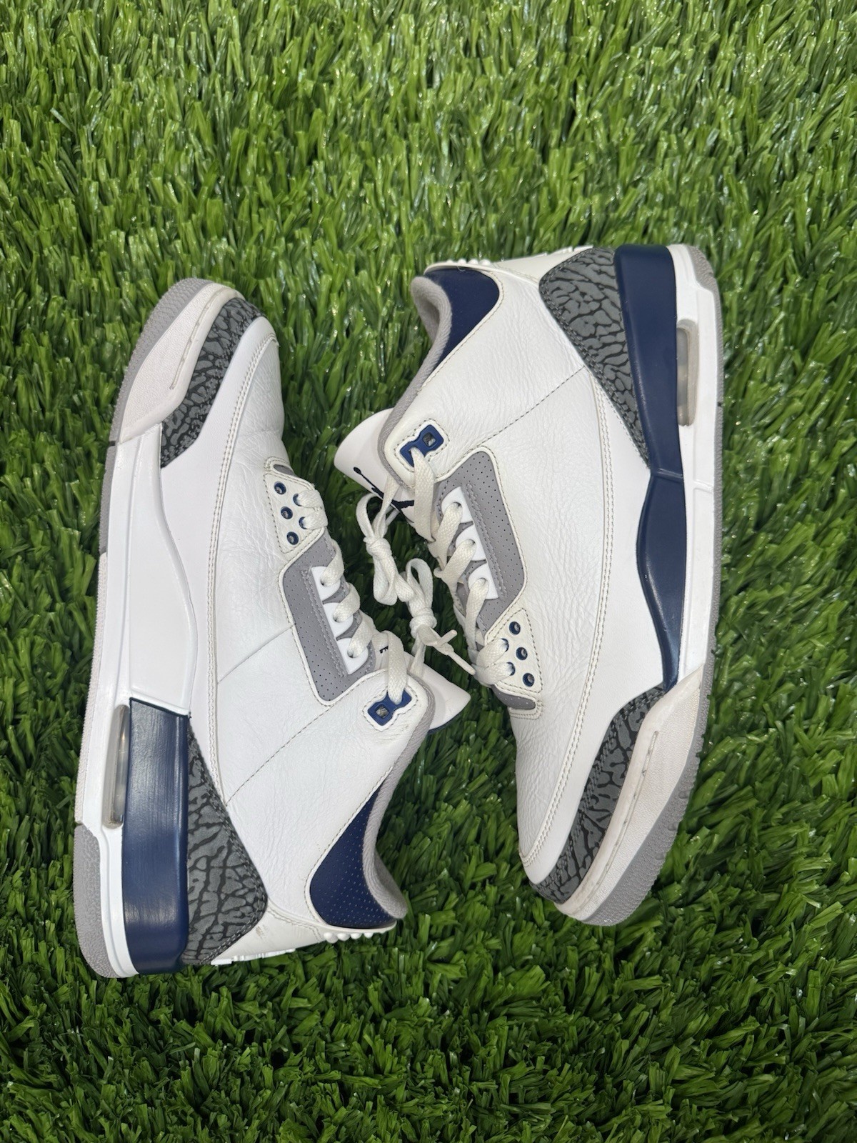 Jordan Air Jordan 3 Men’s Leather Mid Top Sneakers White Gray Blue Lace Up