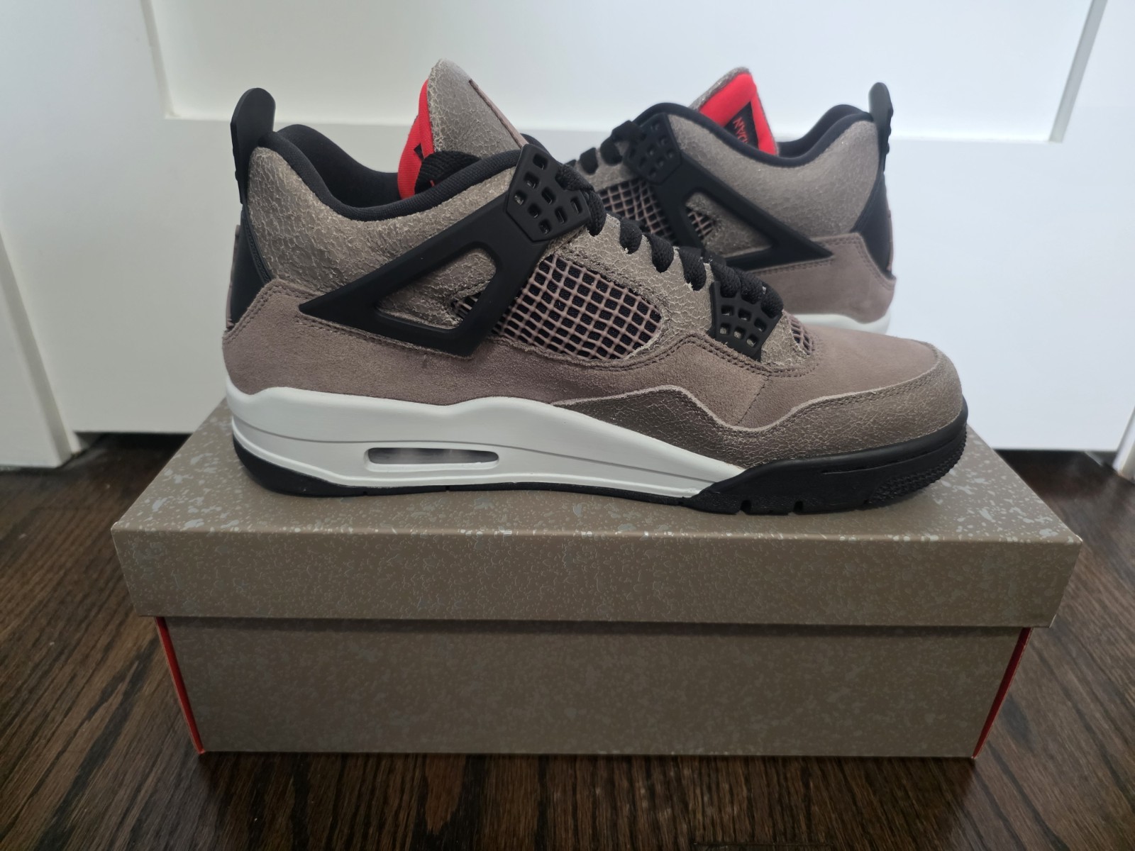 Air Jordan 4 Retro Taupe Haze Size 9.5M / 11W (DB0732-200)