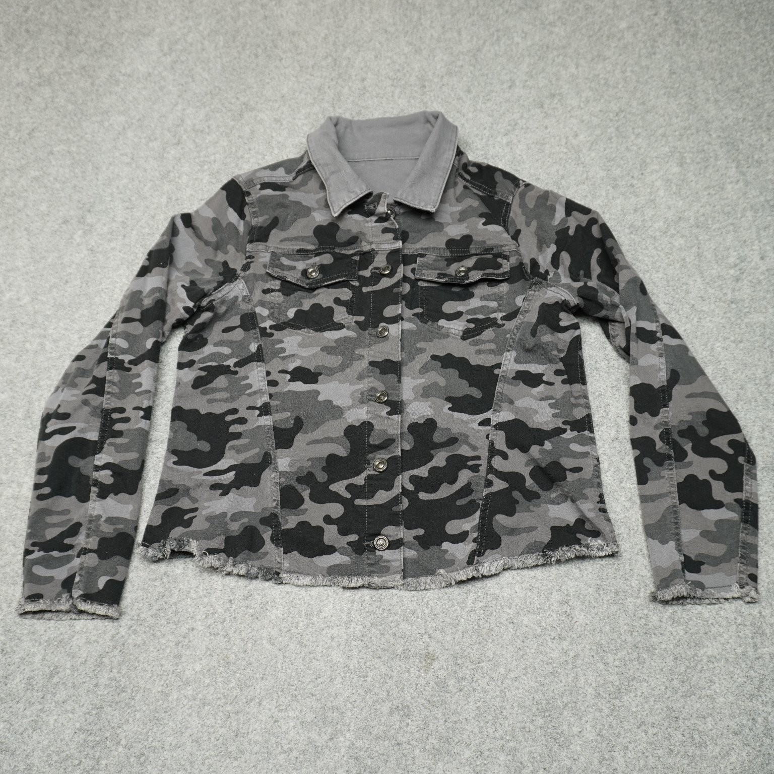 Women’s Camouflage Denim Jacket Medium Gray Cotton Blend Frayed Hem Reversible