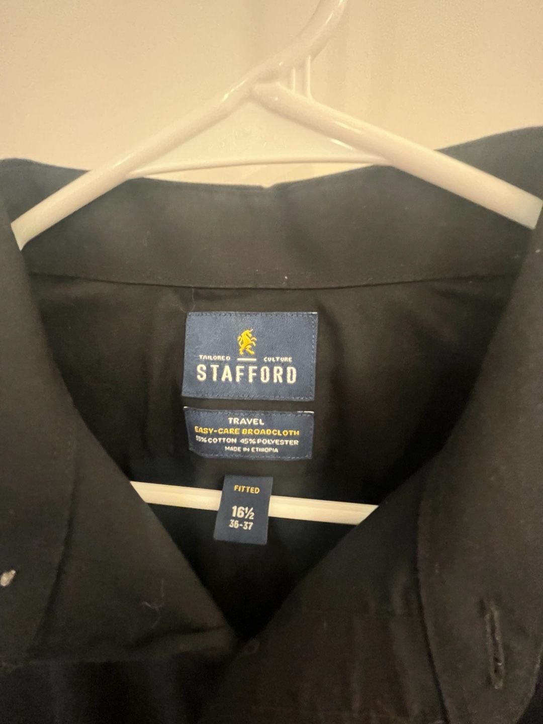 Stafford Men’s Fitted Travel Easy-Care Broadcloth Dress Shirt