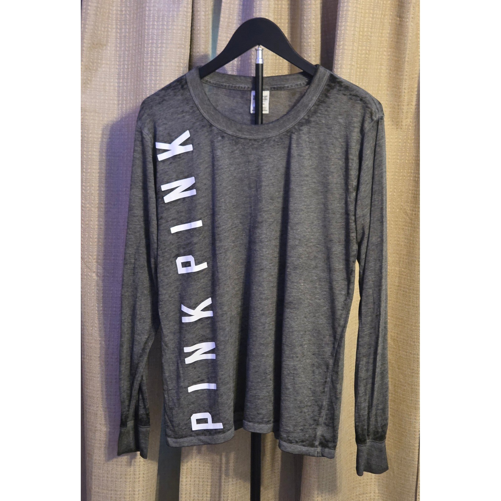 Pink Victoria’s Secret Long Sleeve Spellout T-Shirt Women’s Size Large Gray