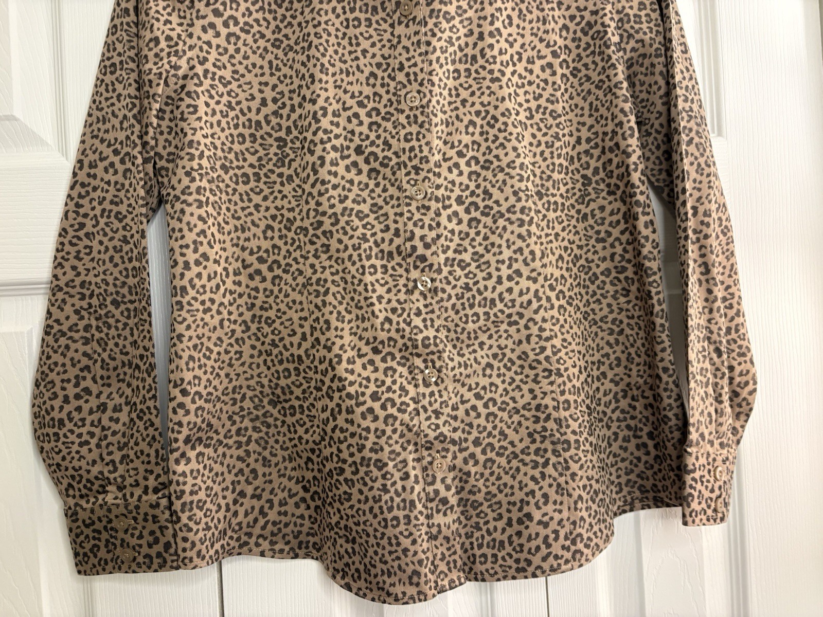 Women’s Chico’s leopard print long-sleeve button-down Chico’s size 0/US size 4/6