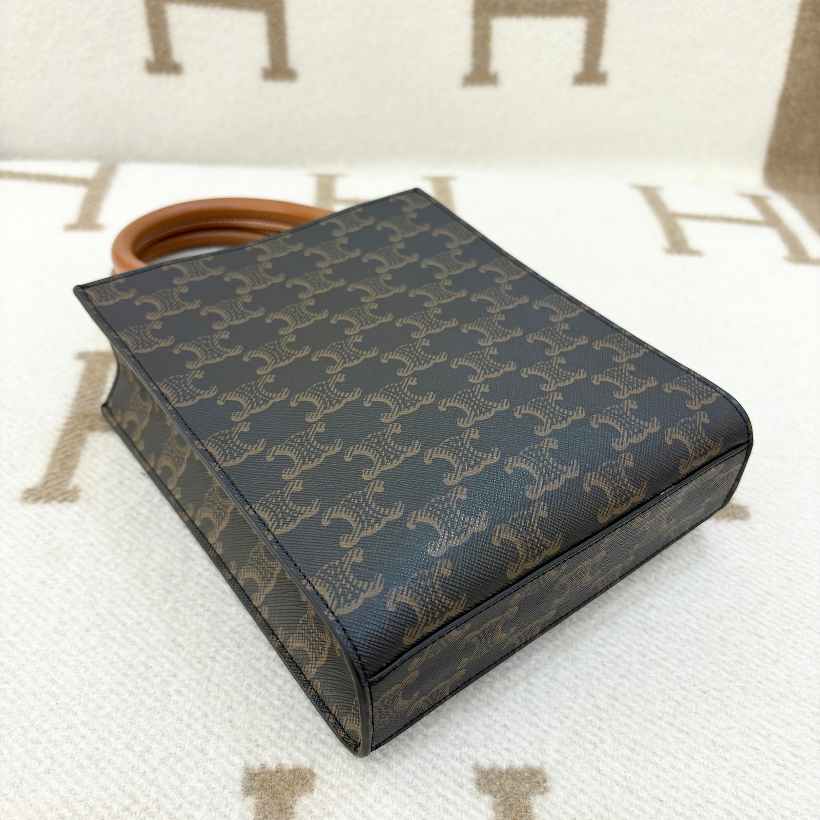 Celine Nano Vertical Cabas Brown Charcoal Triomphe (0610m5)