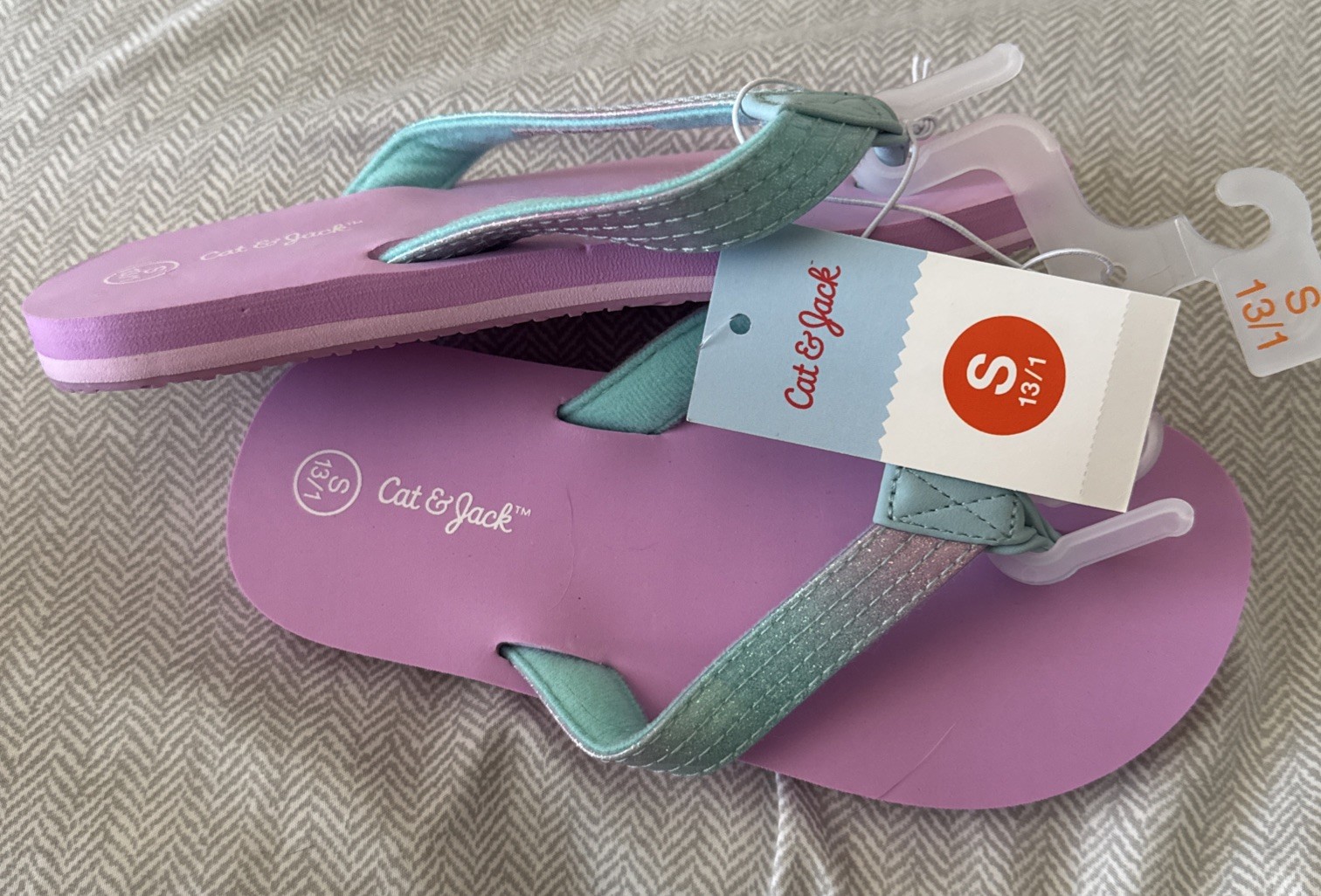 NEW Girl’s Glitter Strap Flip Flops Sandals Purple Size S Small 13/1 Cat & Jack