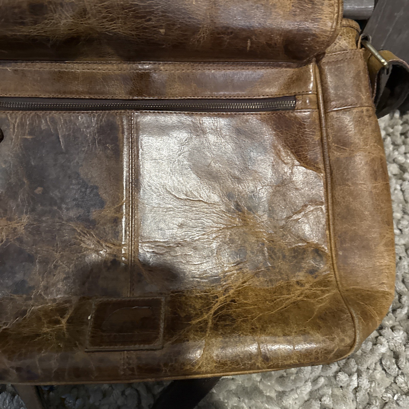 KODIAK Leather Co Kasilof 18 Inch Messenger Bag.