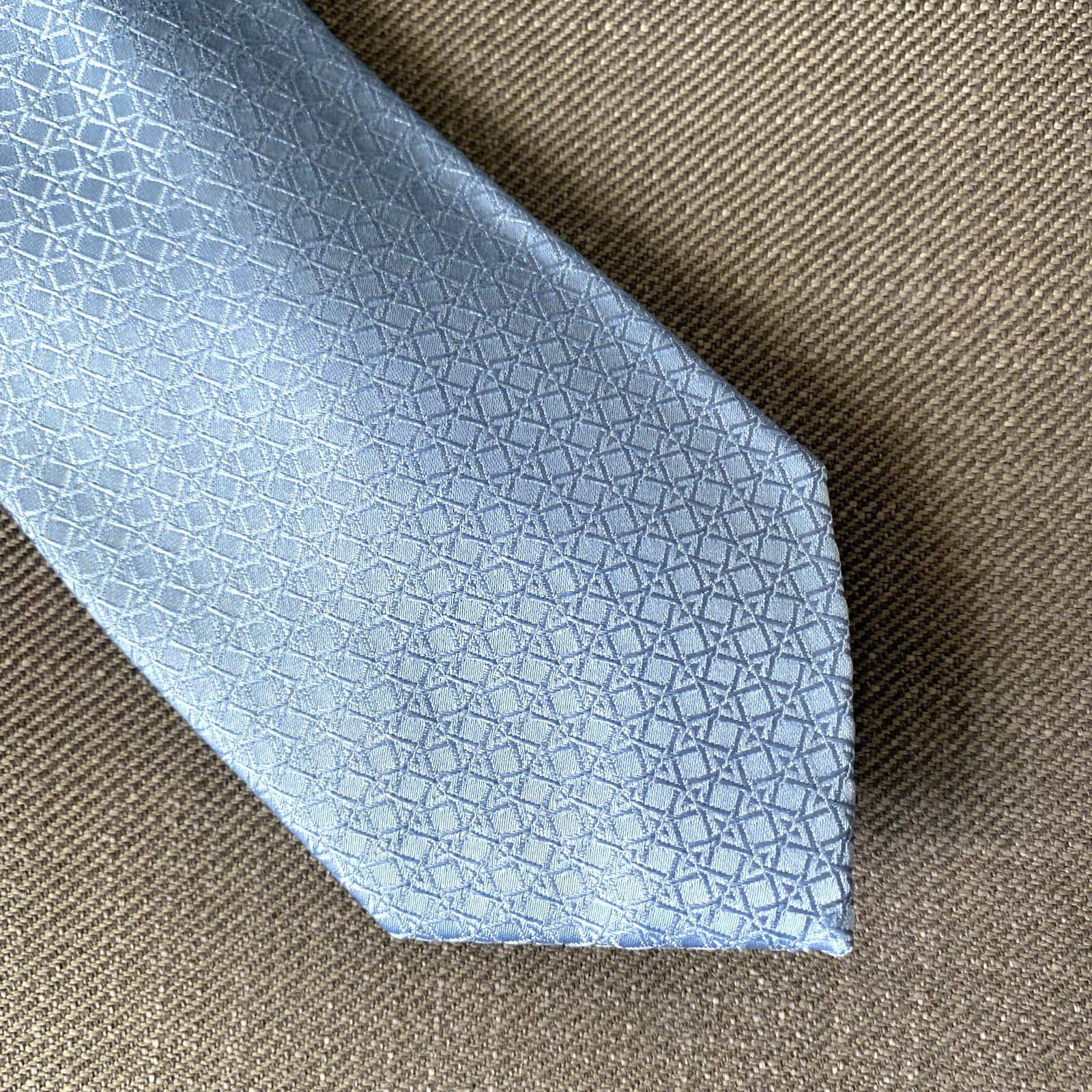 Calvin Klein Men’s Neck Tie Light Blue Solid Geometric Silk Blend MSRP $69.50
