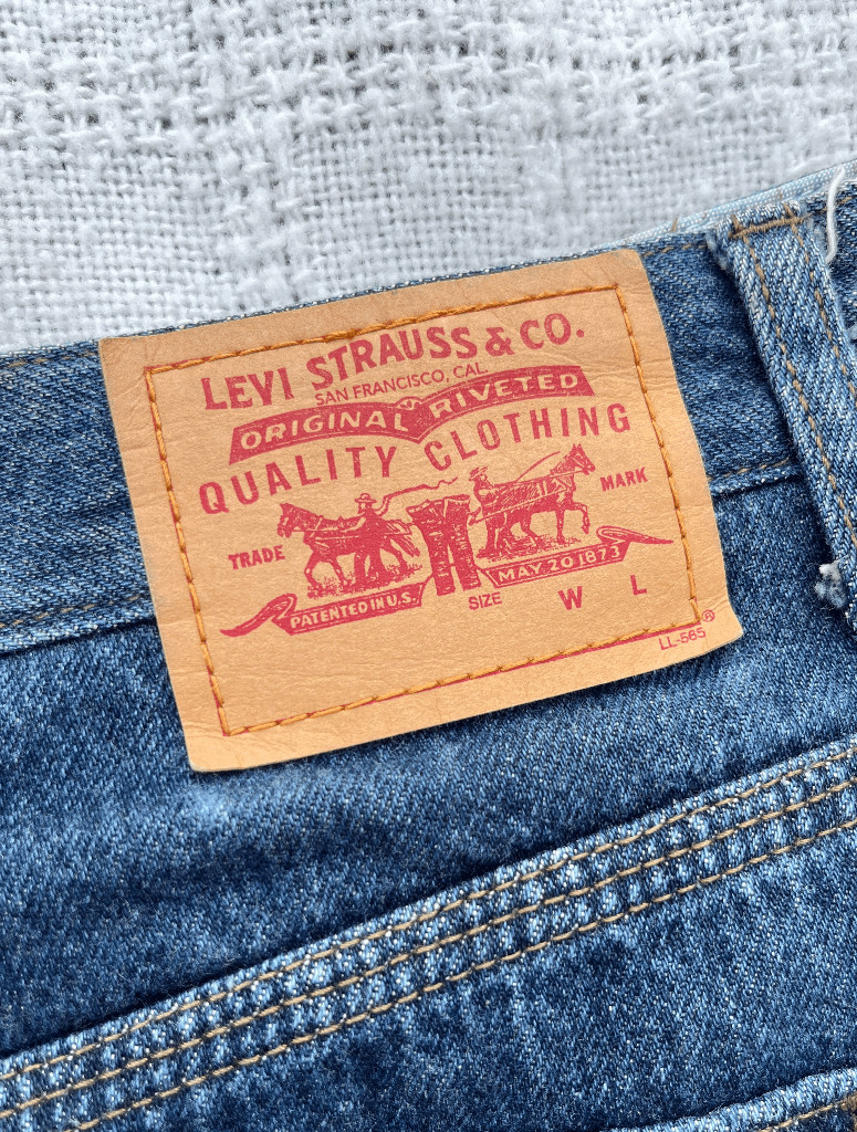 Levi’s 2002 Made in Hong Kong Denim Mini Skirt Y2K Americana Size 10