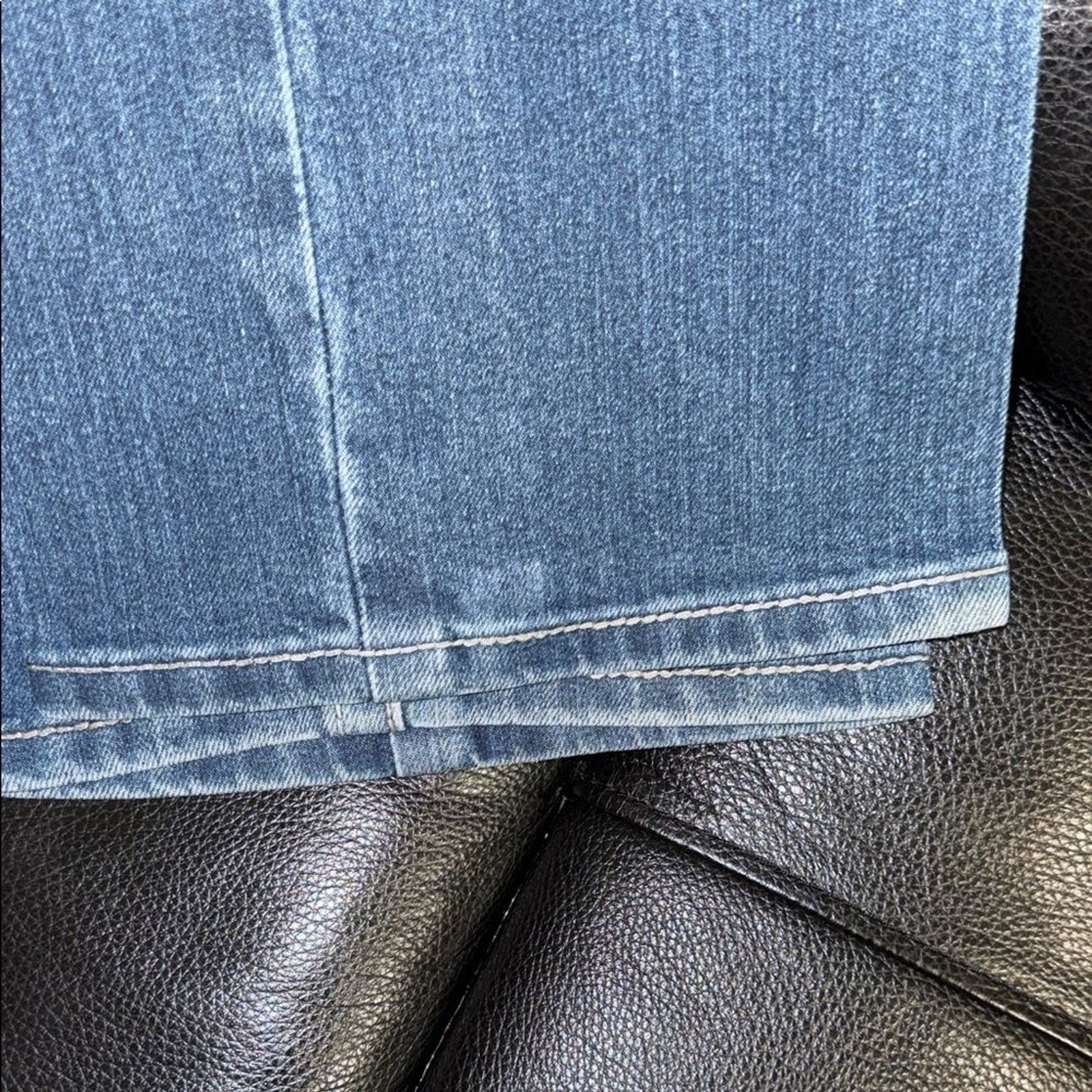 EUC 36X34 Ariat Light Blue Denim Jeans