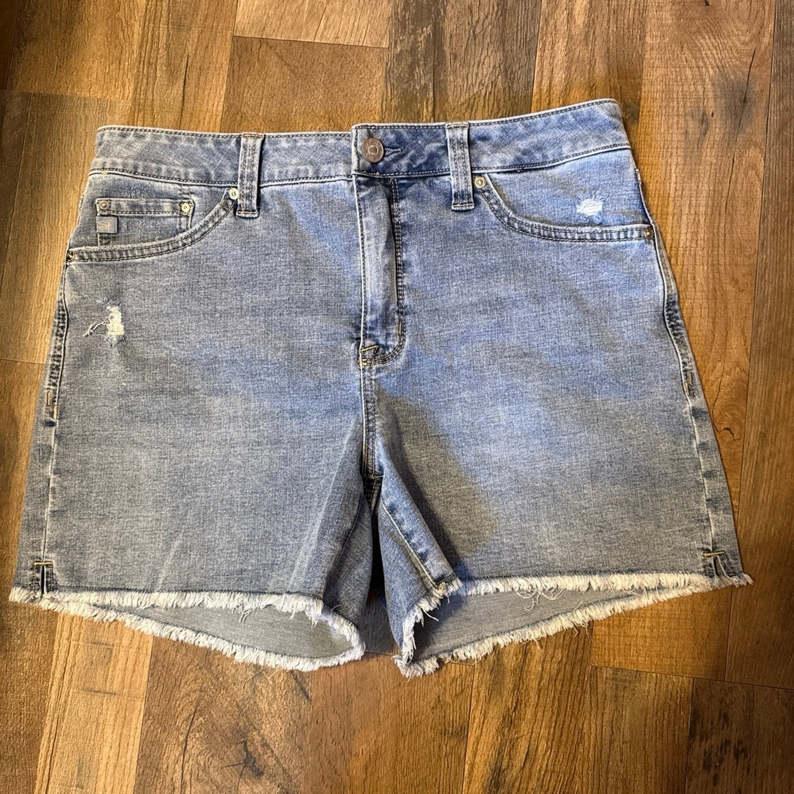 Seven7 High rise weekend Shorts size 8 NWT