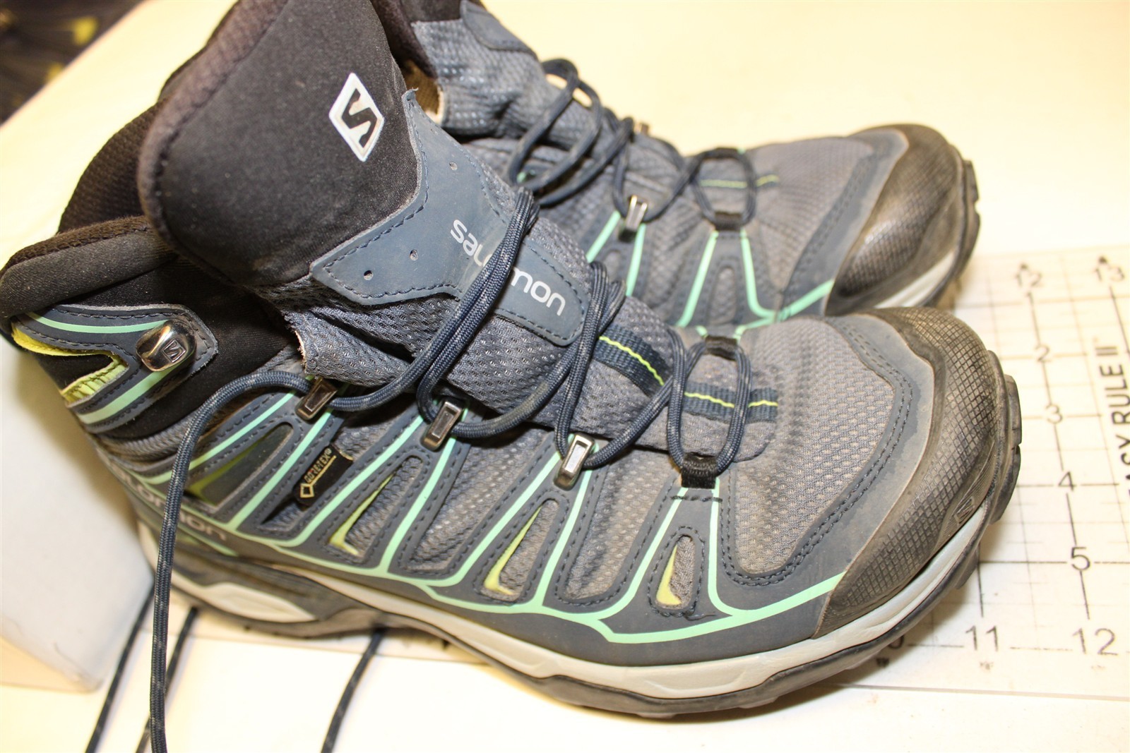 Salomon Womens Size 8.5 40 2/3 Grey Green X Ultra Mid 2 GTX Hiking Boots 371524