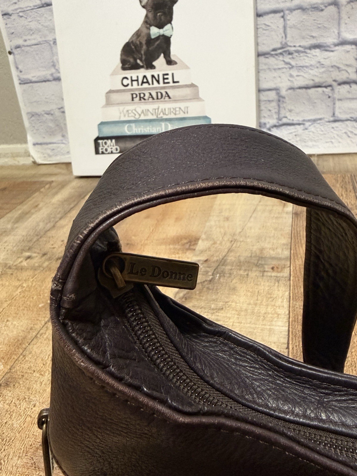 Le Donne Leather Single Strap Brown Shoulder Bag Side Zip Pocket