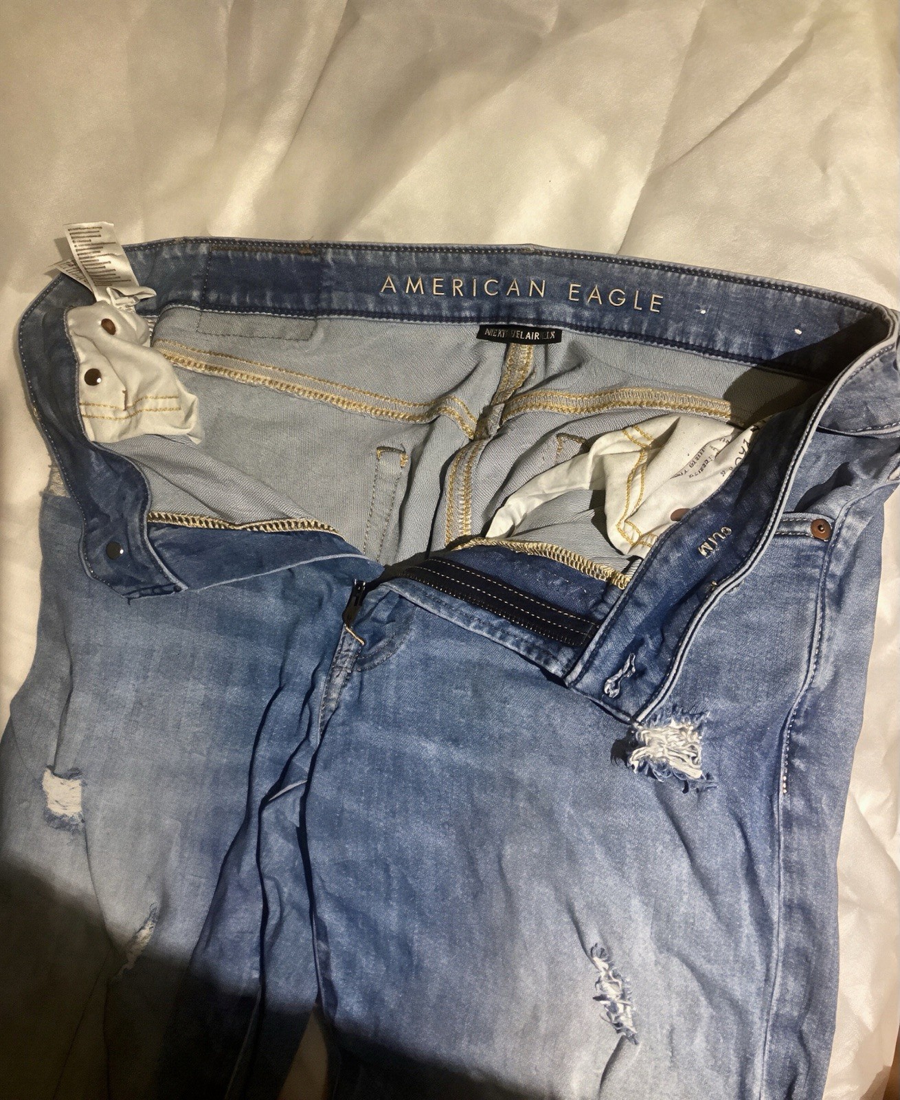 American Eagle Men’s Next Level Air Flex Slim US 33×32–Light Blue -Distressed