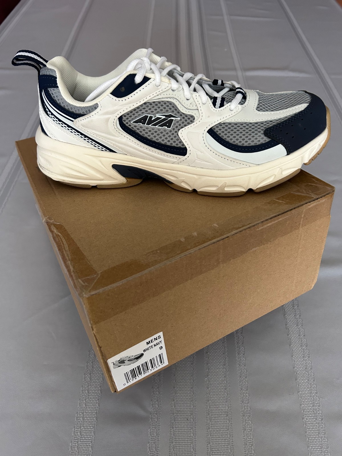 Avia Mens 5000 Athletic Performance Size 9 medium width running shoes White/Navy