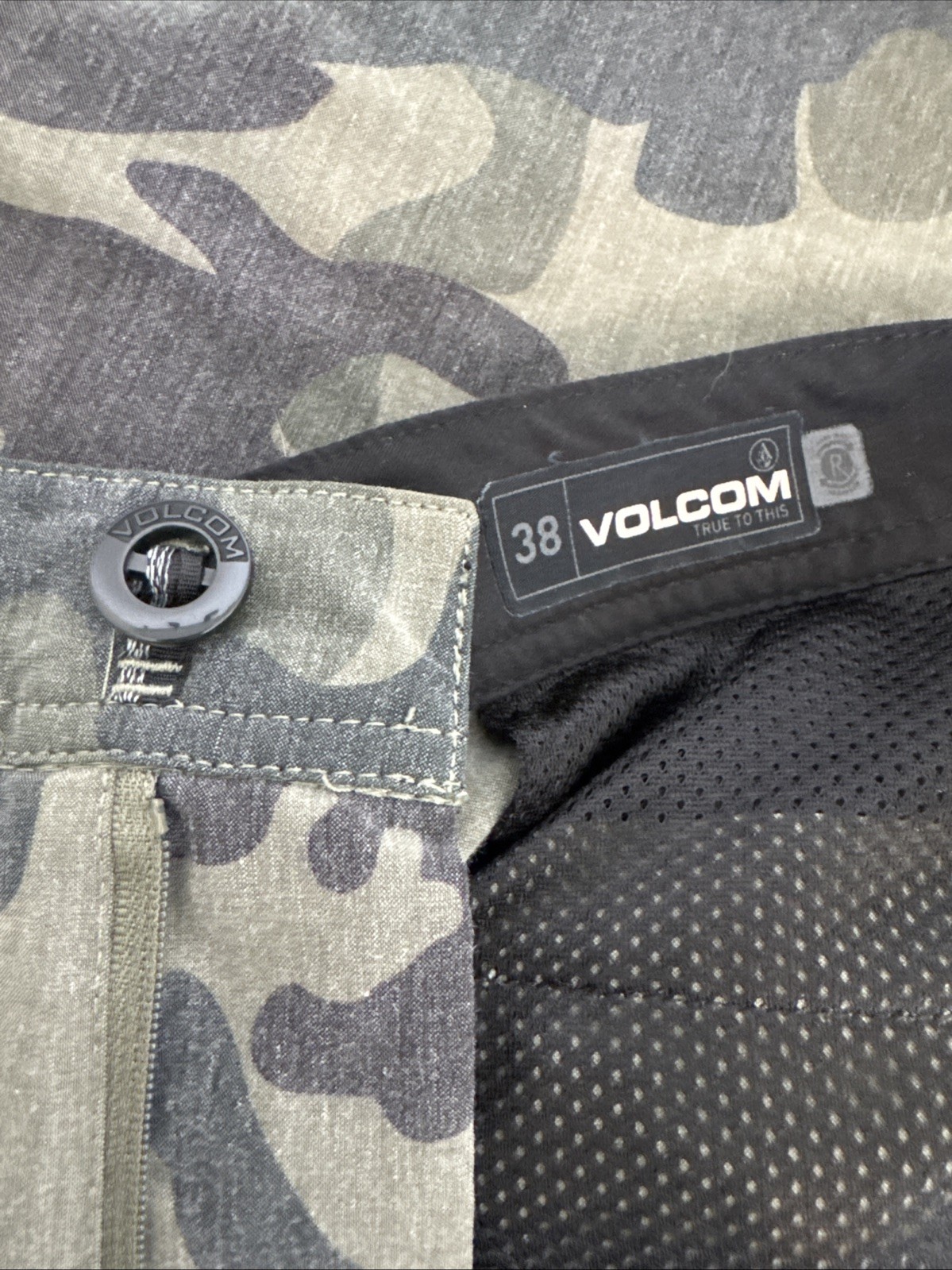 Volcom Shorts Camo 38 Waist