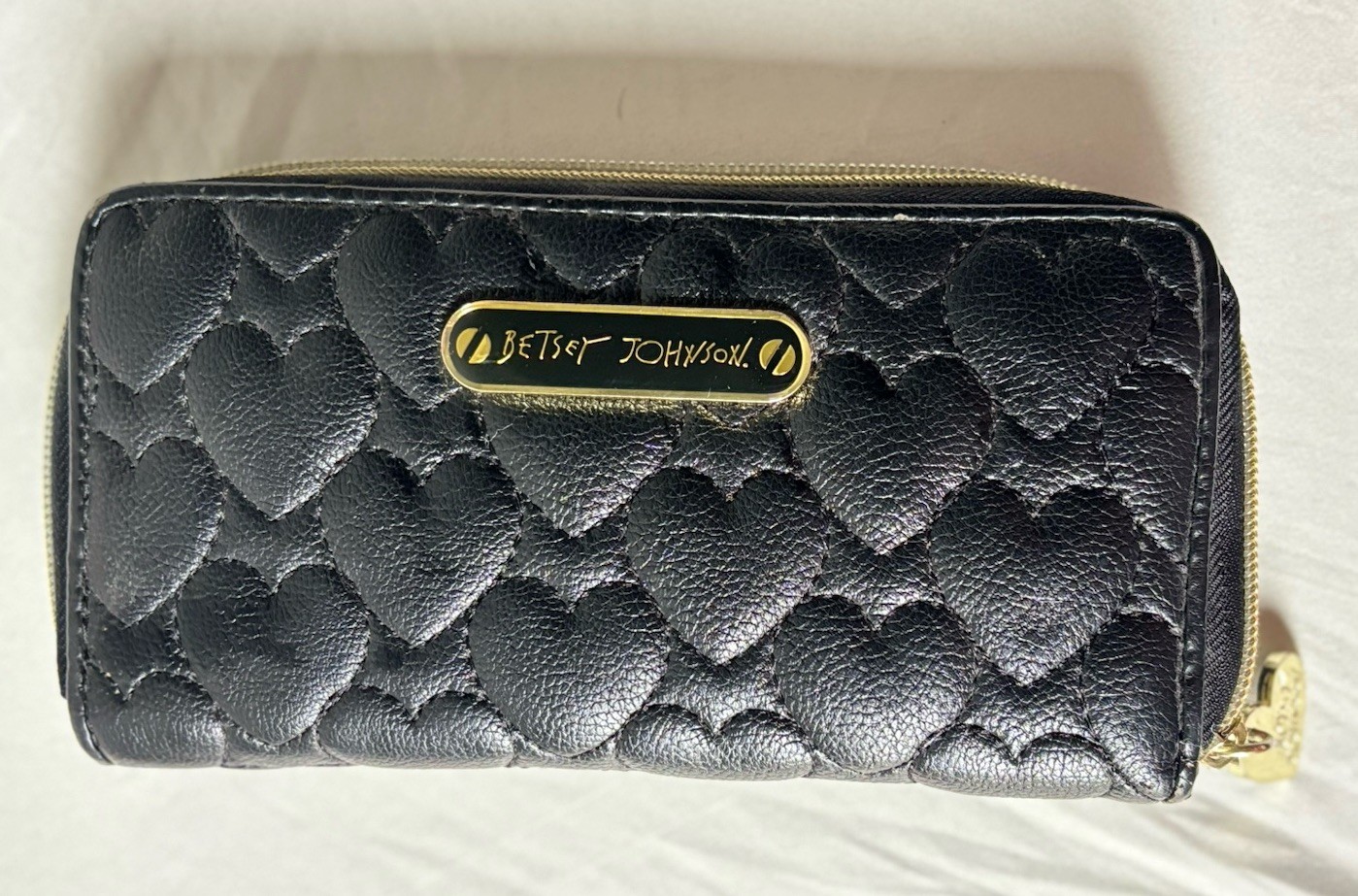 Betsey Johnson Black Quilted Heart Zip-Around Wallet w/ 8 Card Slots