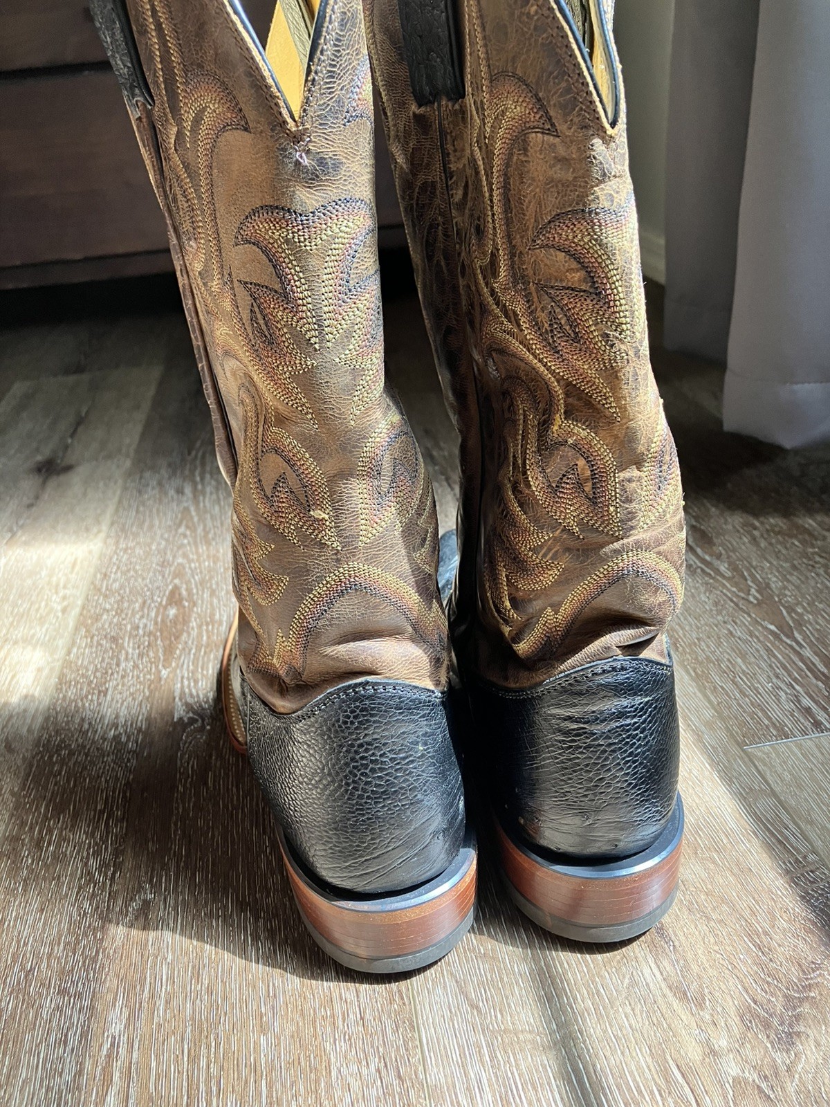 Mens Justin Size 9EE Brown and Black Smooth Ostrich Square Toe Western Boots