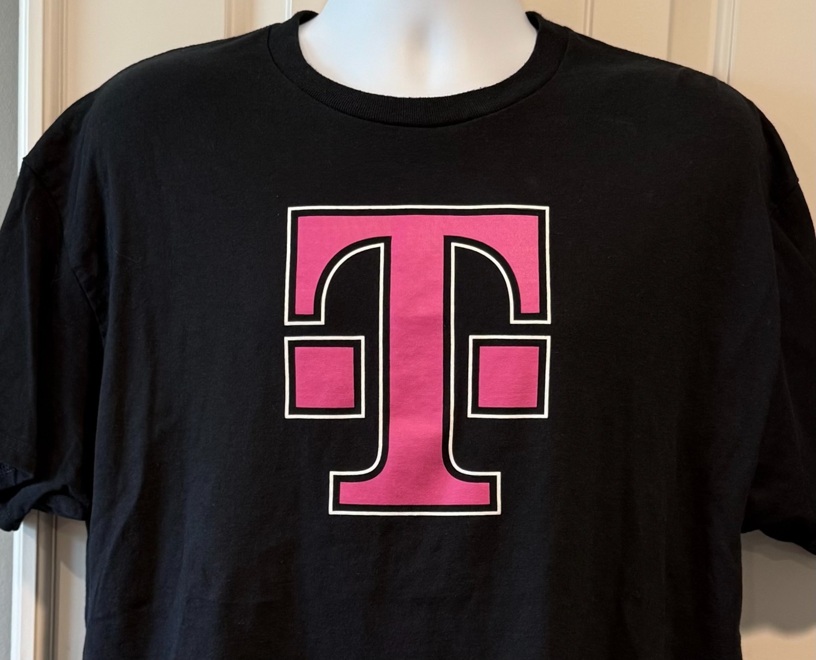 Gildan T-Mobile Black Magenta Cotton Short Sleeve Workwear T-Shirt – Men’s XL