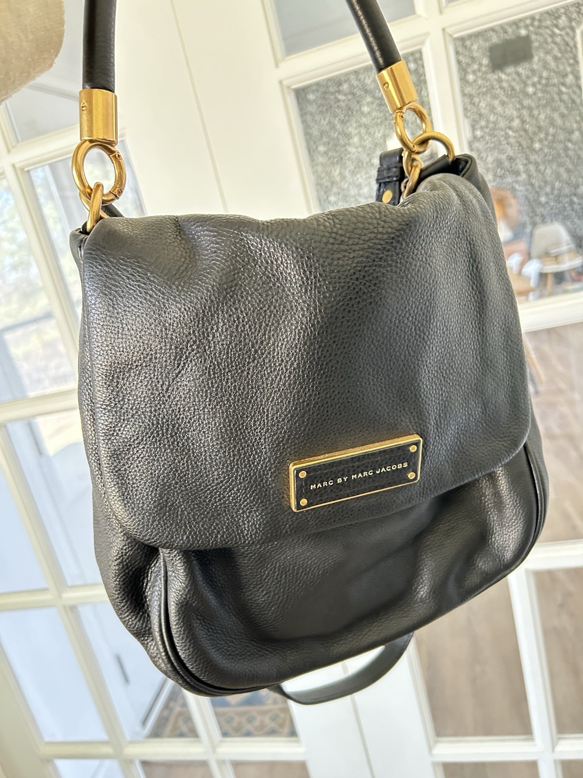 Marc by Marc Jacobs Black Medium Crossbody Bag Magnetic Flap Gold Hardware EUC
