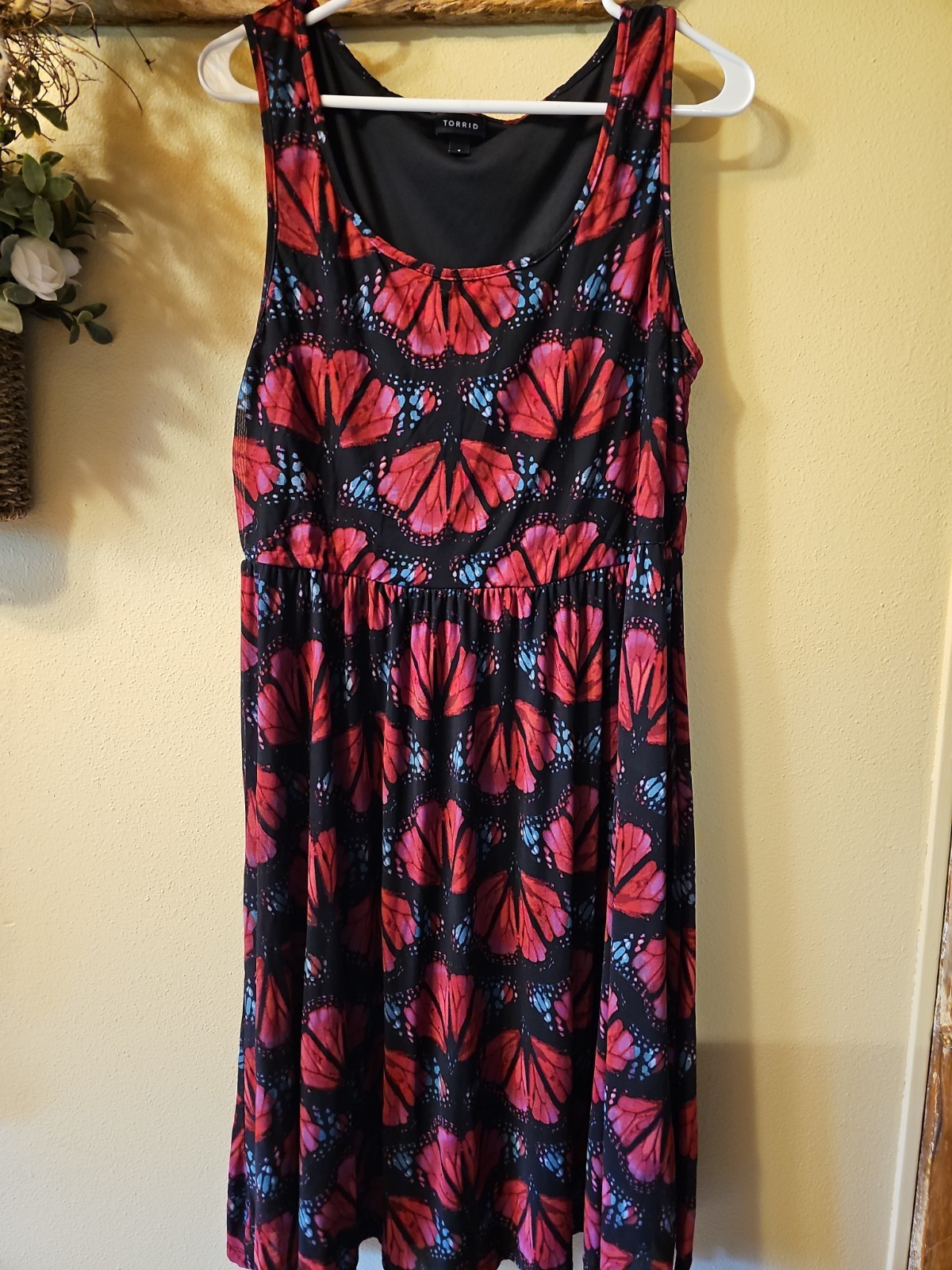 Torrid Women’s Dress Black and Red Plus-size 18 Rose Pattern Rayon/Nylon/Span J1