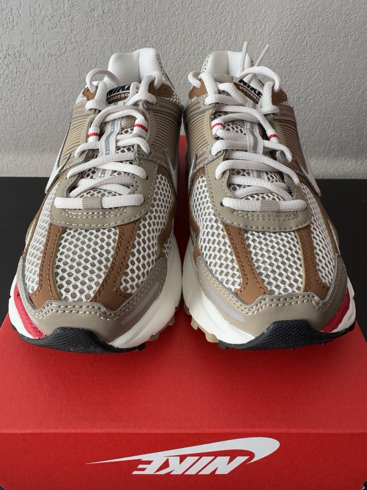 Nike Zoom Vomero 5 ‘Khaki Fire Red’ HV0826-247 Women’s 6 No-Lid