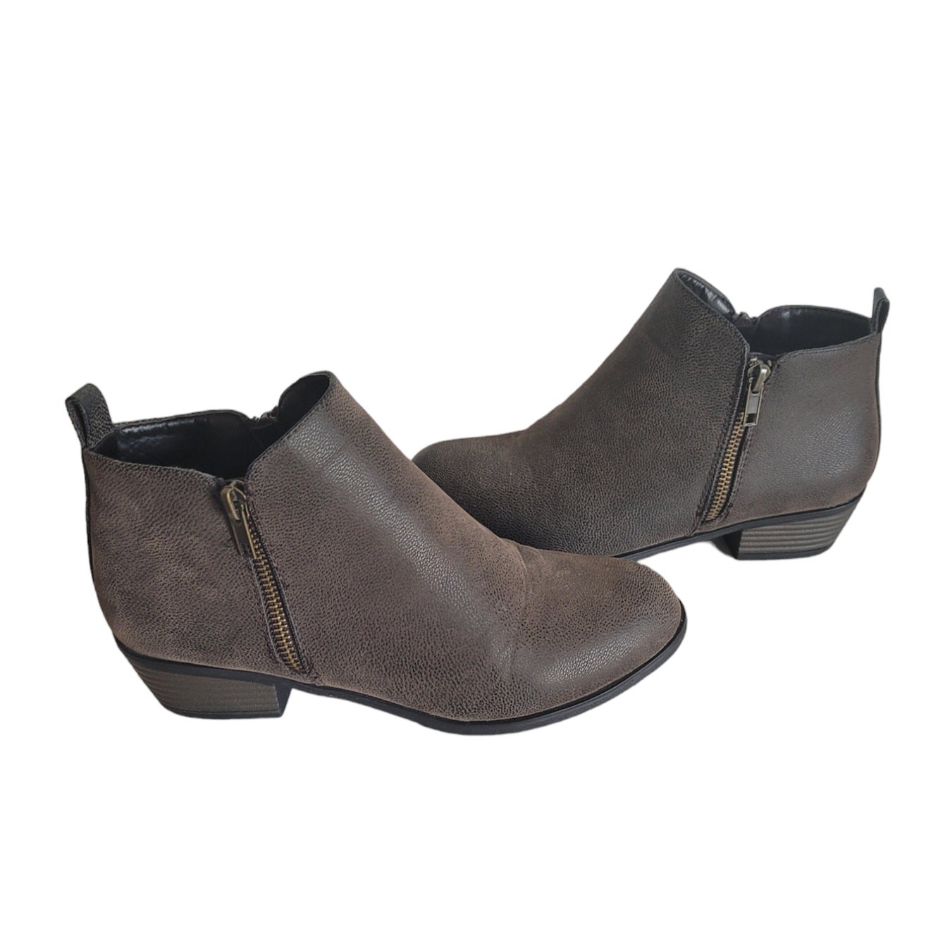 Pierre Dumas Women’s Side Zip Block Heel Grey Leather Ankle Booties Size: 7