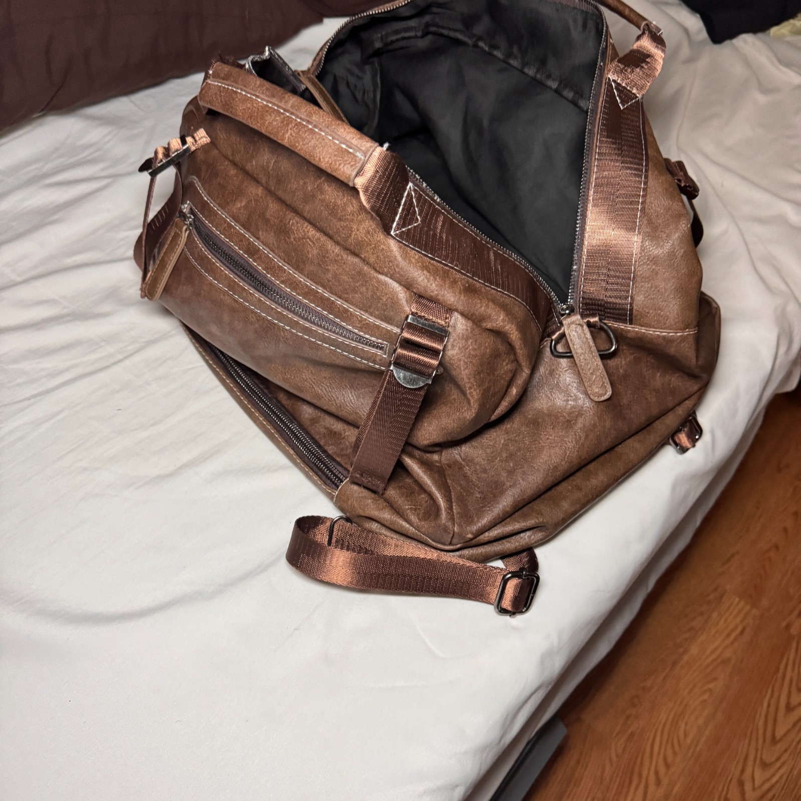 Cardinal Waterproof 32L Backpack Brown Travel Backpack Large Capacity Carry Bag