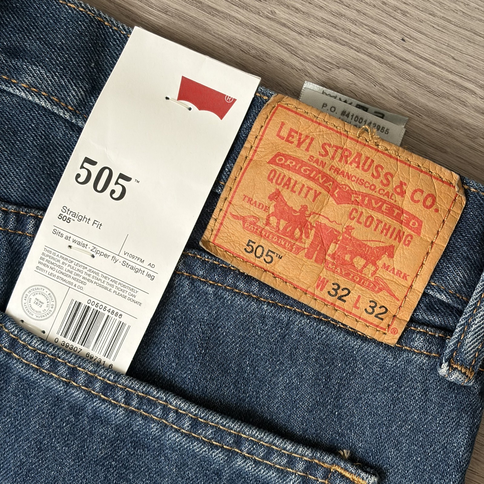 NOS VTG Levi’s 505 Straight Fit Medium Stonewash Denim Blue Jeans 32×32