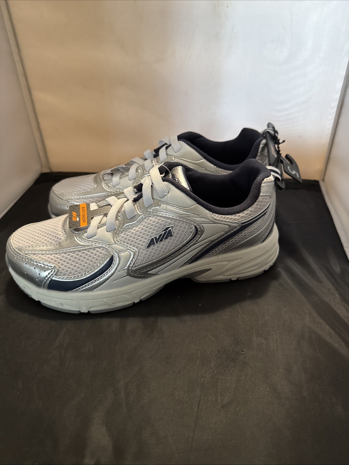 Avia 5000 Performance Sneakers Boys Size 5 Elastic Laced Brand New