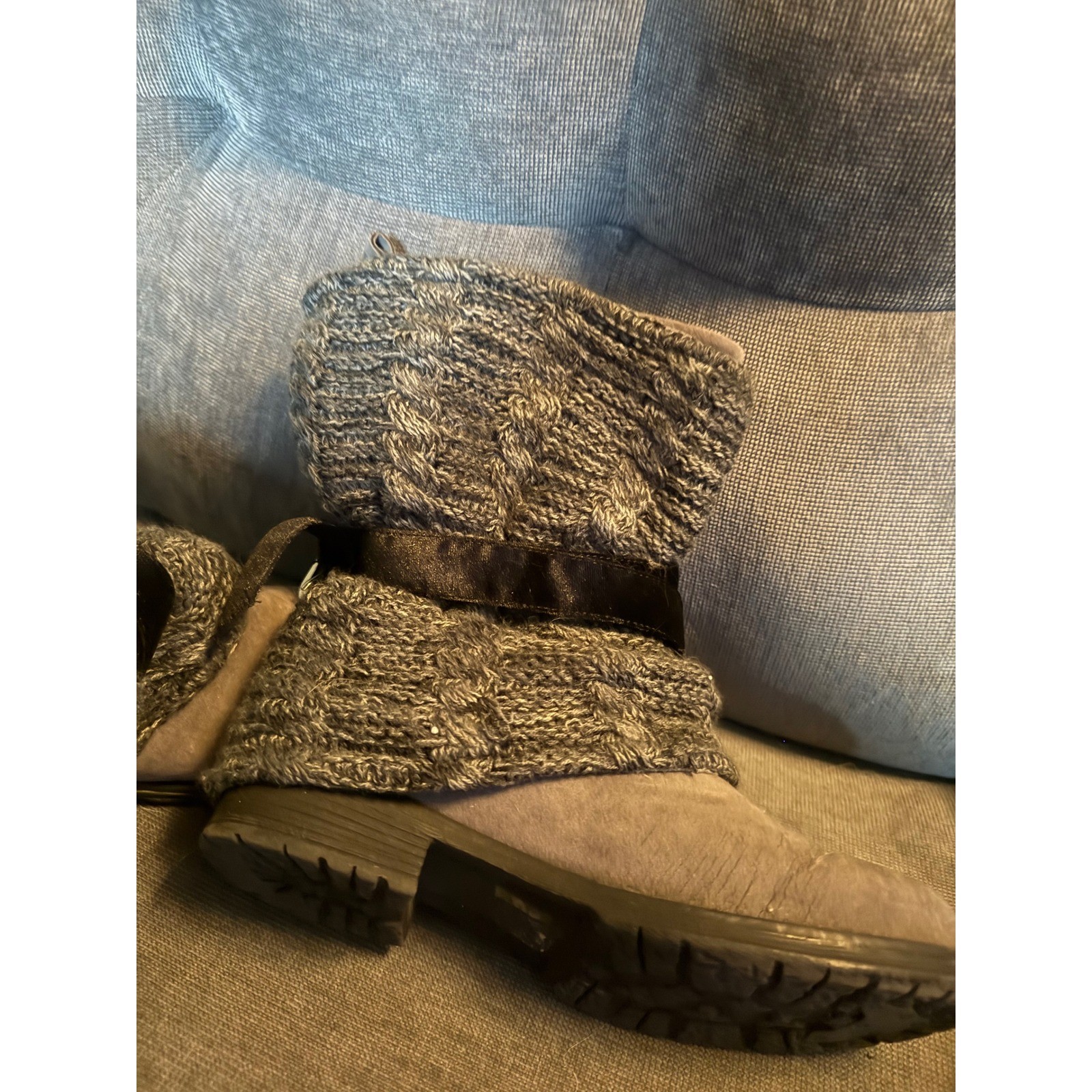 Muk Luks Knit Cuff Boots Womens 7 Grey Cable Knit Ribbon Lug Sole Mid Calf