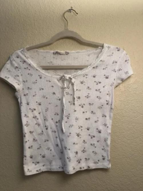 Women’s White Floral Knit T-Shirt Scoop Neck Short Sleeve Pullover Lace Bow