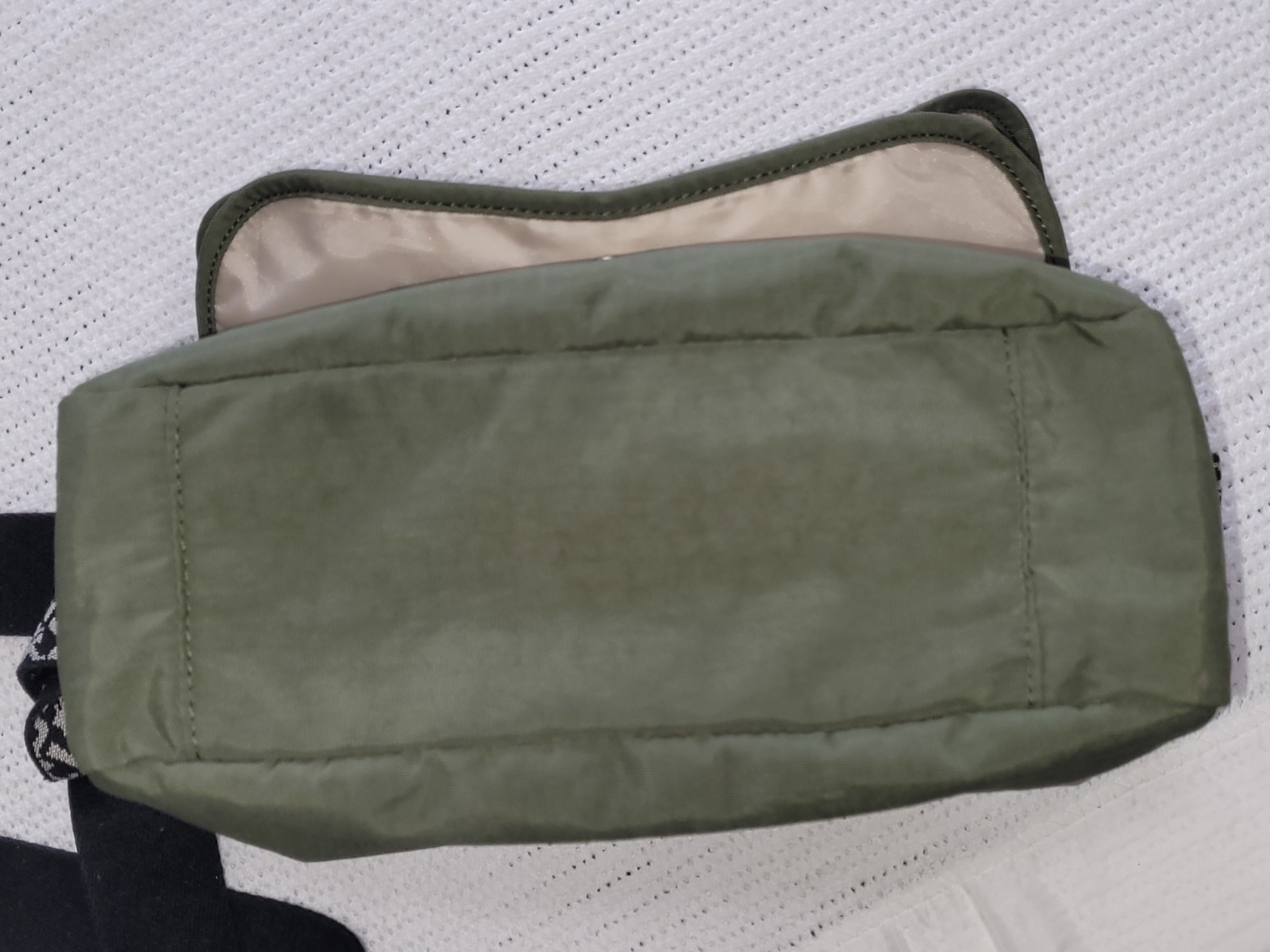 Kipling Women’s Brooklyn Go Shoulder Bag in jaded green nylon Approx 11″x9″