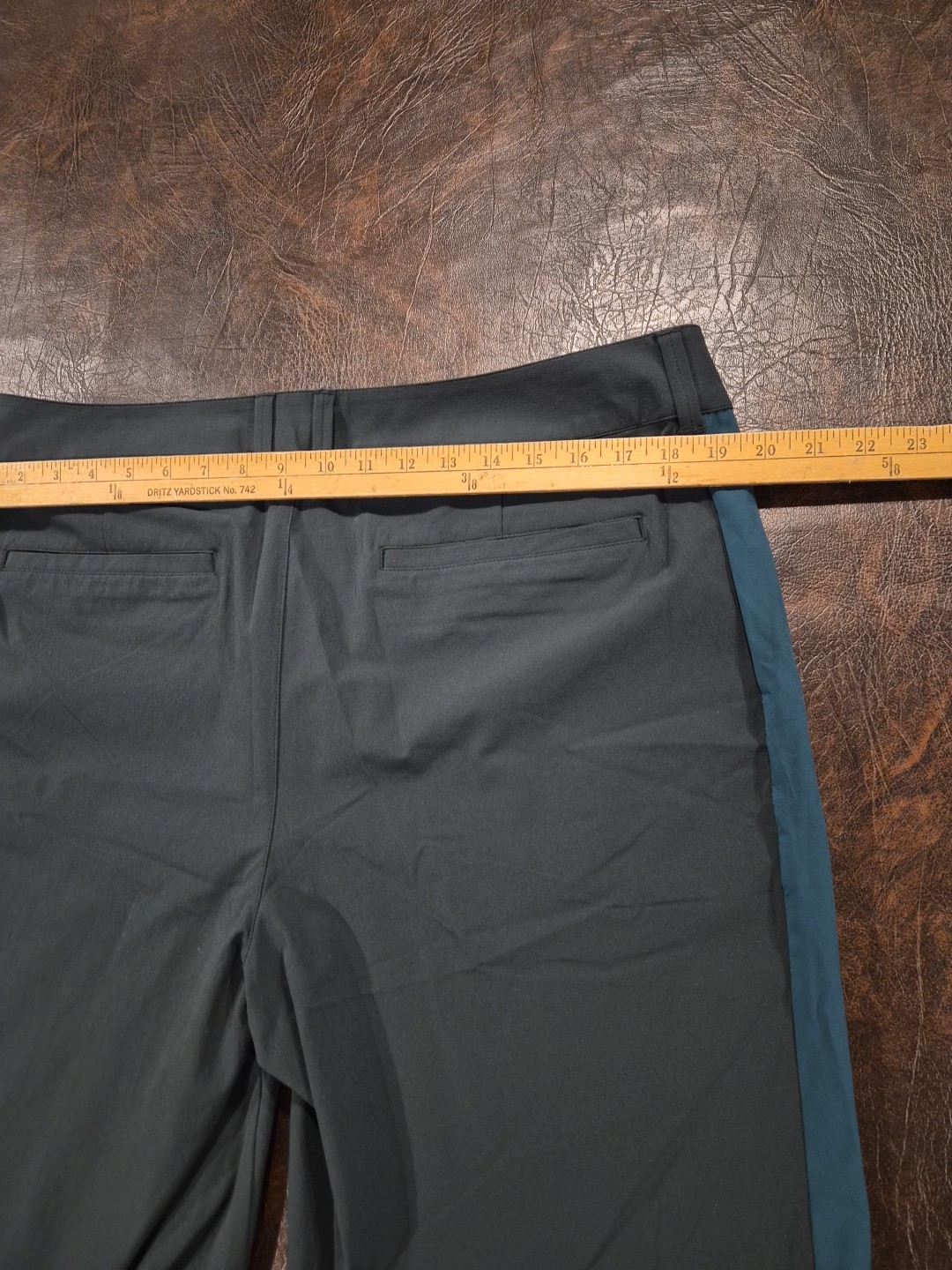 Oakley Mens Performance Fit Shorts Green 36 New With Tags B546