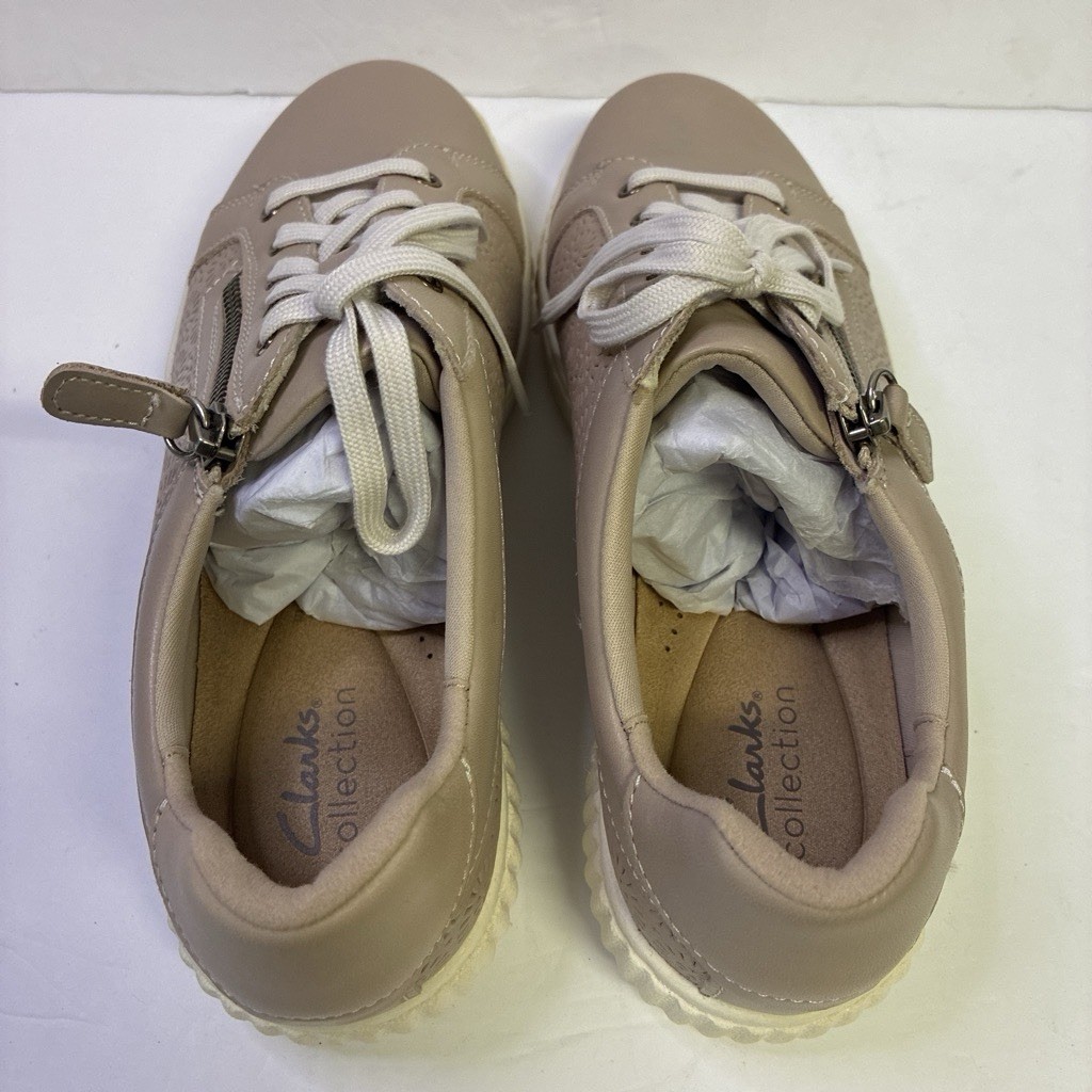 NEW Clarks Caroline Rio Sand Leather Womens 8.5 W Zip Sneaker Perforated Casual