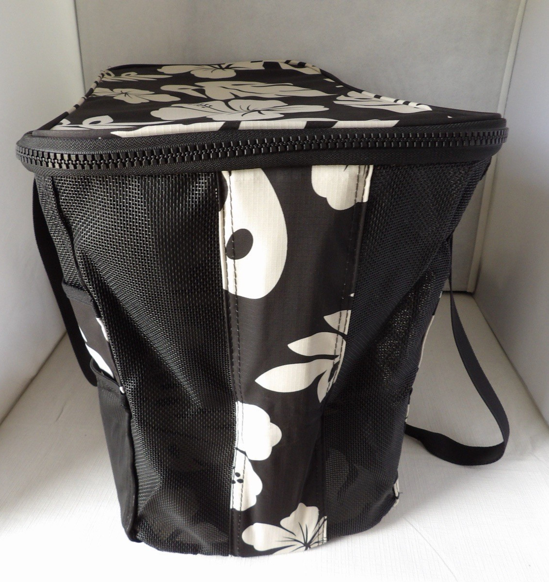 NWT Authentic ALOHA COLLECTION CLEVERMADE Beige, Black Collapsible Beach Tote
