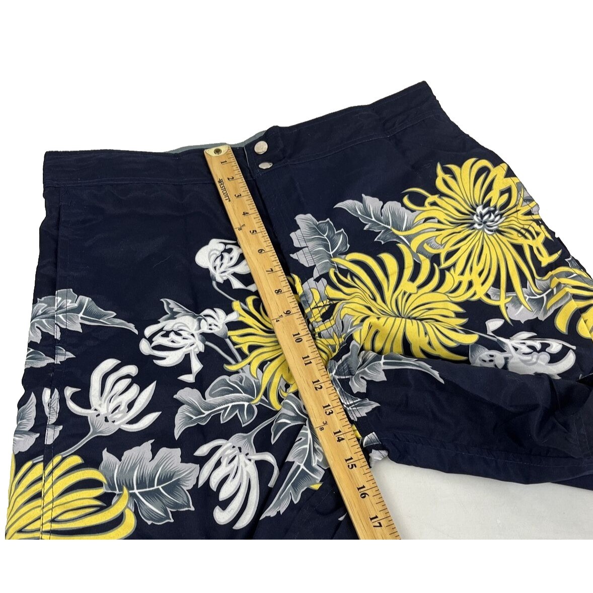 Board Shorts Reversible XL Tropical Flowers on Black other side Green surf beach