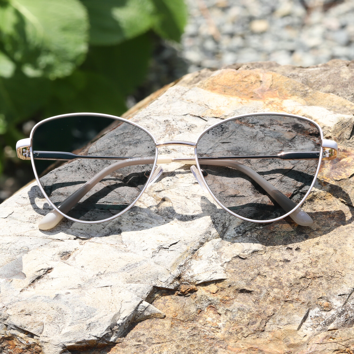 Women’s Photochromic Grey Reading Glasses UV400 Sunglasses Single Vision Reader